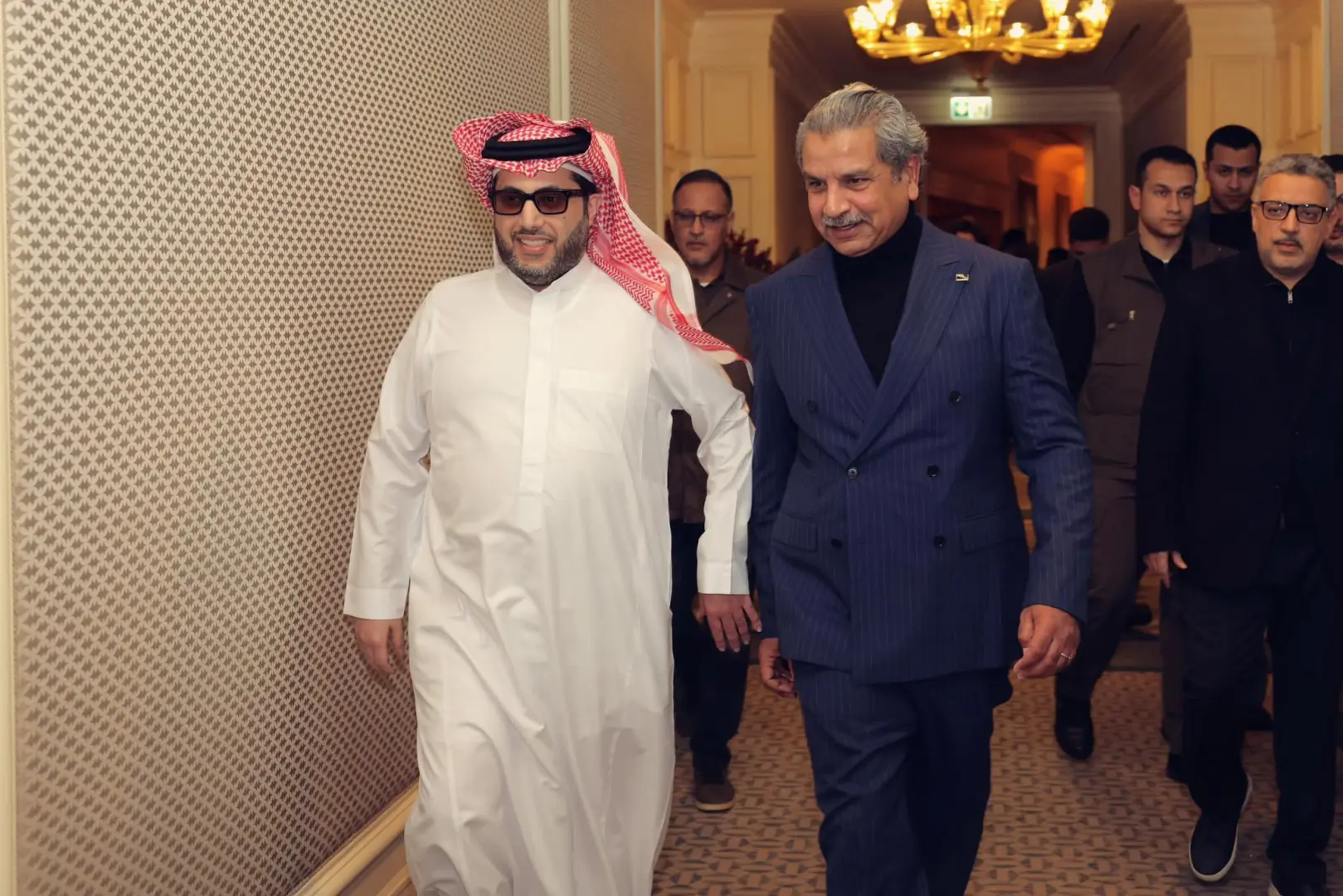 نجوم الفن والغناء والإعلام على مائدة سحور ترك آل الشيخ بالقاهرة - 1000260303