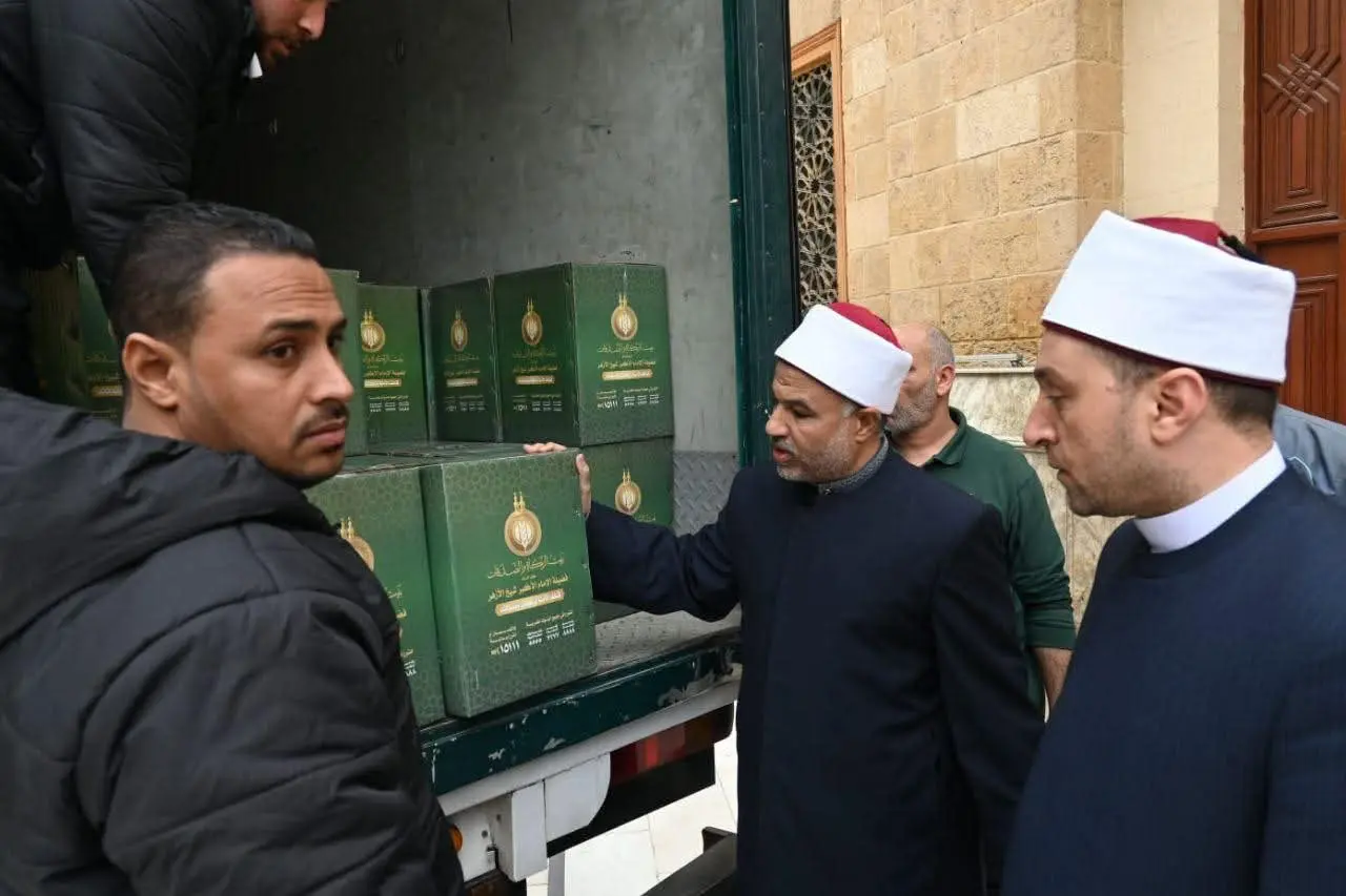 1000 كرتونة مواد غذائية من مسجد الإمام الحسين رضي الله عنه للأسر المستحقة