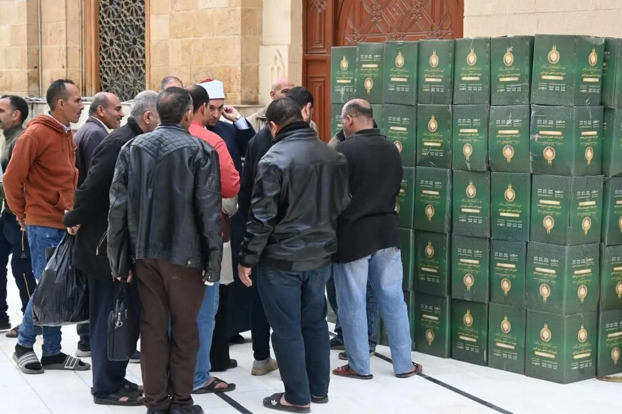 1000 كرتونة مواد غذائية من مسجد الإمام الحسين رضي الله عنه للأسر المستحقة - 1000261900