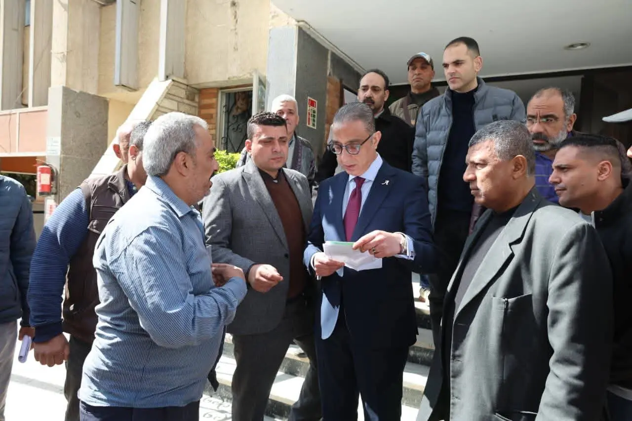 محافظ الجيزة يتابع العمل بهيئة النظافة والتجميل بالجيزة