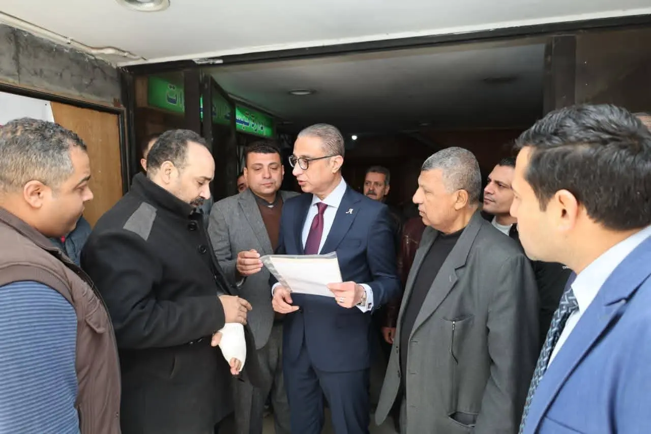 محافظ الجيزة يتابع العمل بهيئة النظافة والتجميل بالجيزة - 1000261917