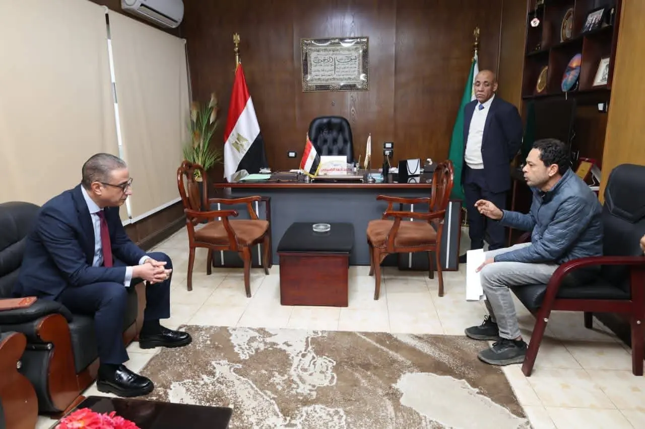 محافظ الجيزة يتابع العمل بهيئة النظافة والتجميل بالجيزة - 1000261918