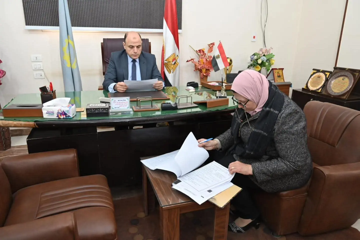 «أنا هنا لخدمتكم»محافظ الغربية يتفقد المركز التكنولوجي بالسنطة ويستمع لمطالب المواطنين - 1000261939