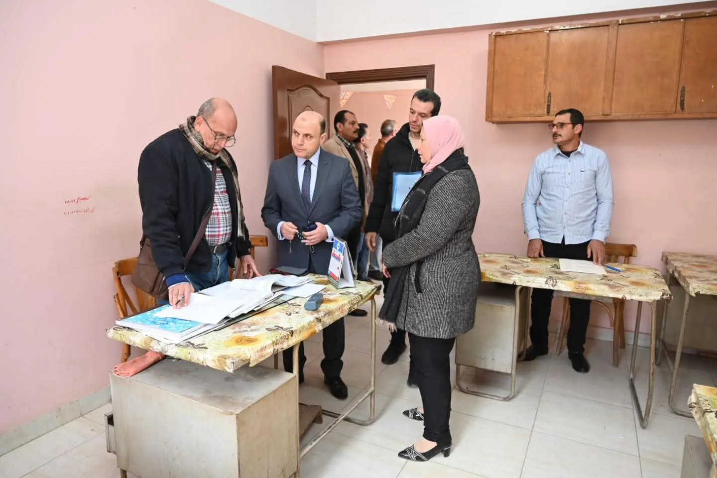 «أنا هنا لخدمتكم»محافظ الغربية يتفقد المركز التكنولوجي بالسنطة ويستمع لمطالب المواطنين - 1000261949