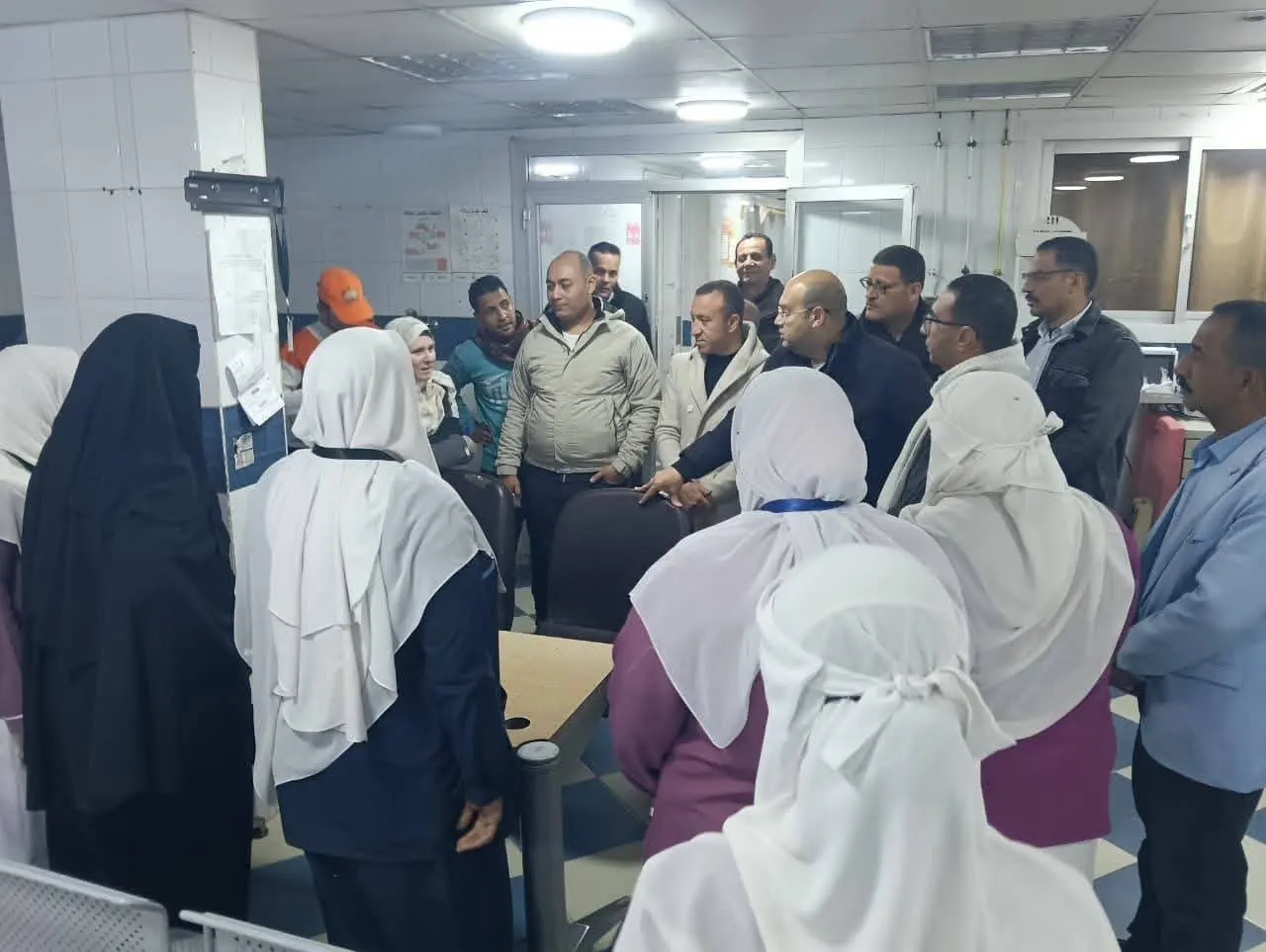 نائب محافظ الجيزة يتفقد مستشفي أطفيح المركزي للوقوف علي مستوي الخدمات المقدمة للمرضي - 1000262173