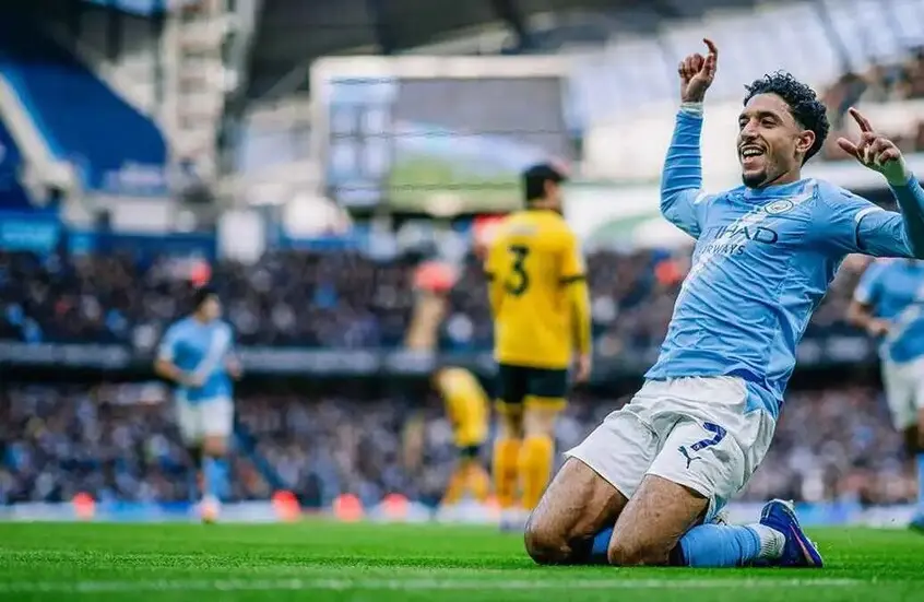 نجم منتخب عمر مرموش على رادار برشلونة.. واللاعب يرحب