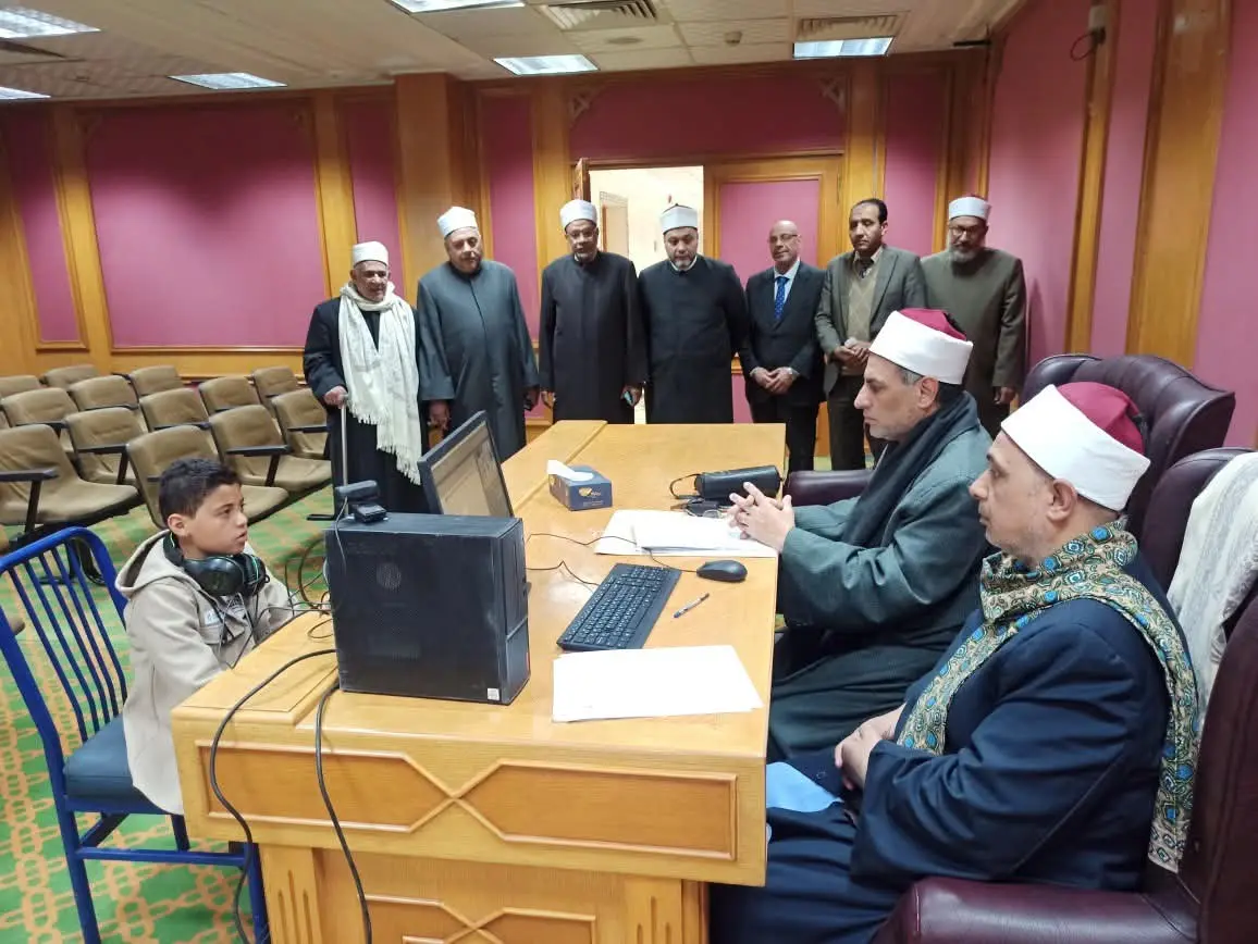 انطلاق اختبارات العشرة الأوائل في مسابقة الأزهر السنوية للقرآن الكريم.. ورئيس قطاع المعاهد يتفقد اللجان - 1000264259