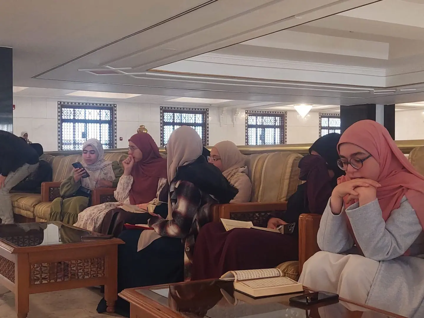 انطلاق اختبارات العشرة الأوائل في مسابقة الأزهر السنوية للقرآن الكريم.. ورئيس قطاع المعاهد يتفقد اللجان - 1000264264