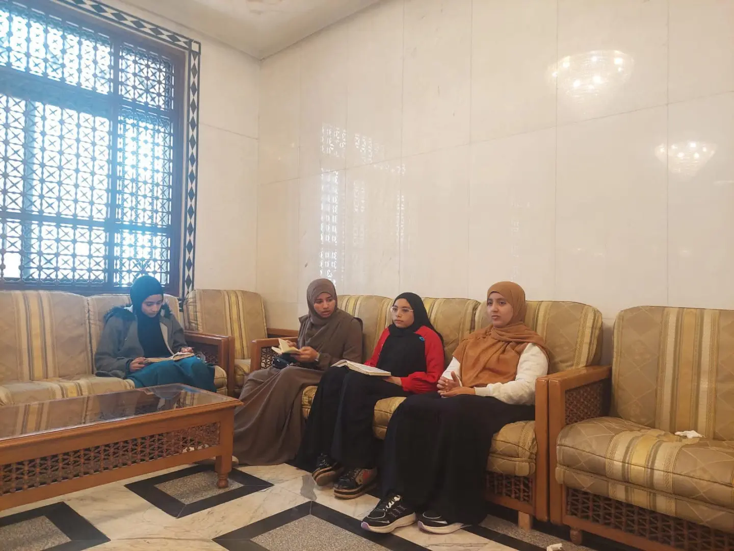 انطلاق اختبارات العشرة الأوائل في مسابقة الأزهر السنوية للقرآن الكريم.. ورئيس قطاع المعاهد يتفقد اللجان - 1000264265