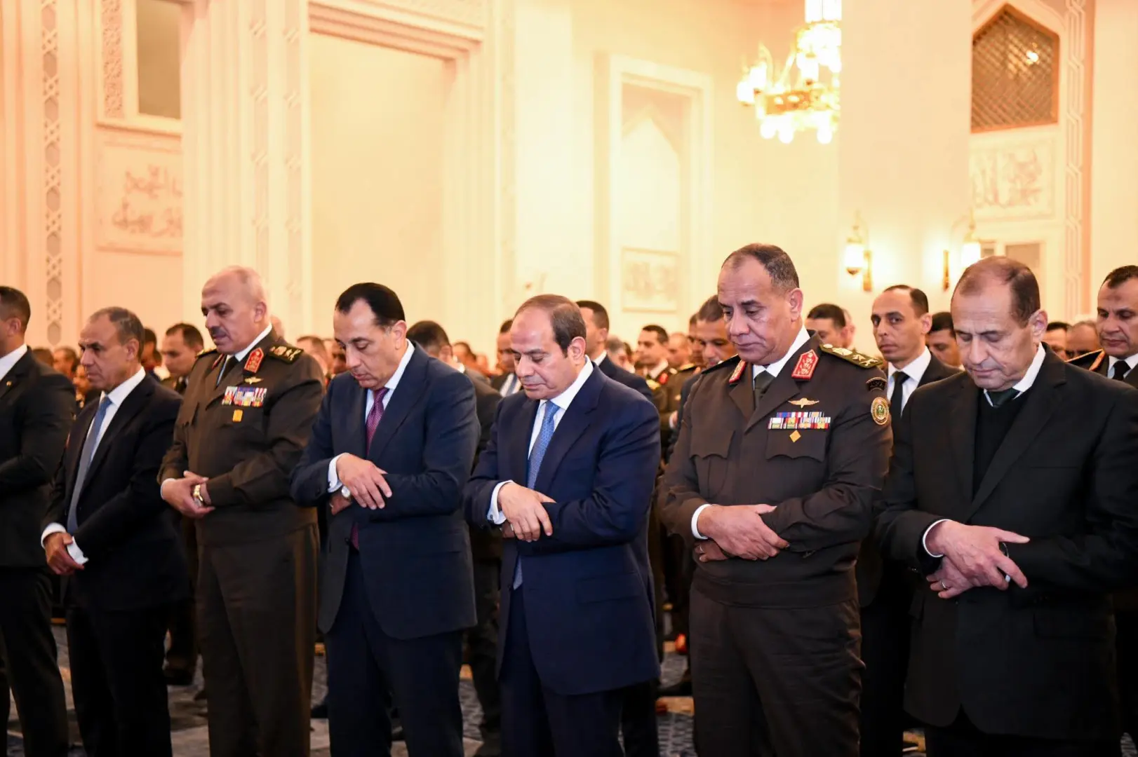 الرئيس: دراسة إمكانية إحالة المتلاعبين بالأسعار إلى القضاء العسكري - 1000264562