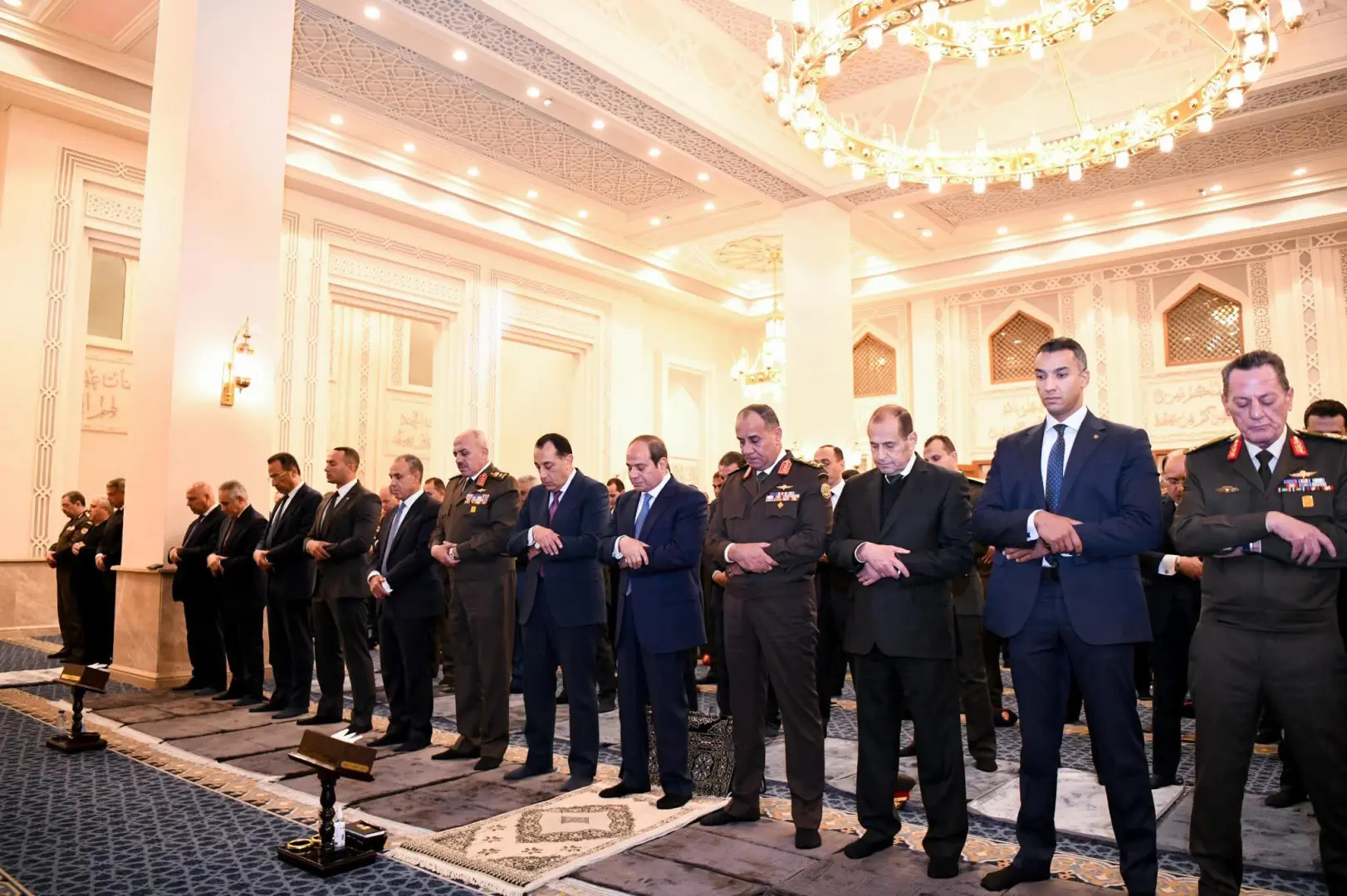 الرئيس: دراسة إمكانية إحالة المتلاعبين بالأسعار إلى القضاء العسكري - 1000264563