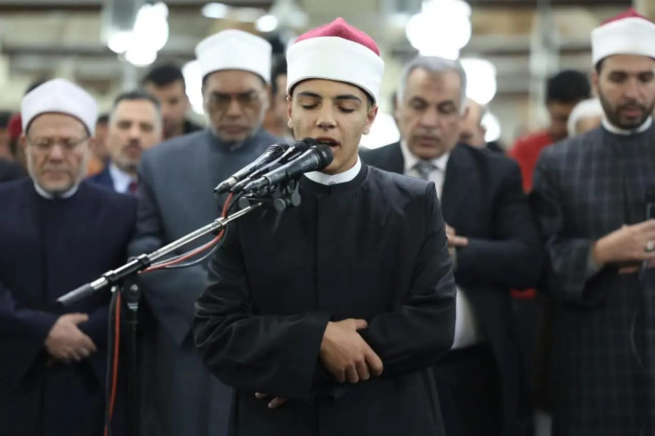 ابنا حوش عيسى.. التوأم الأزهري «الحسن والحسين» أصغر إمامين للقبلة في محراب الجامع الأزهر - 1000266515
