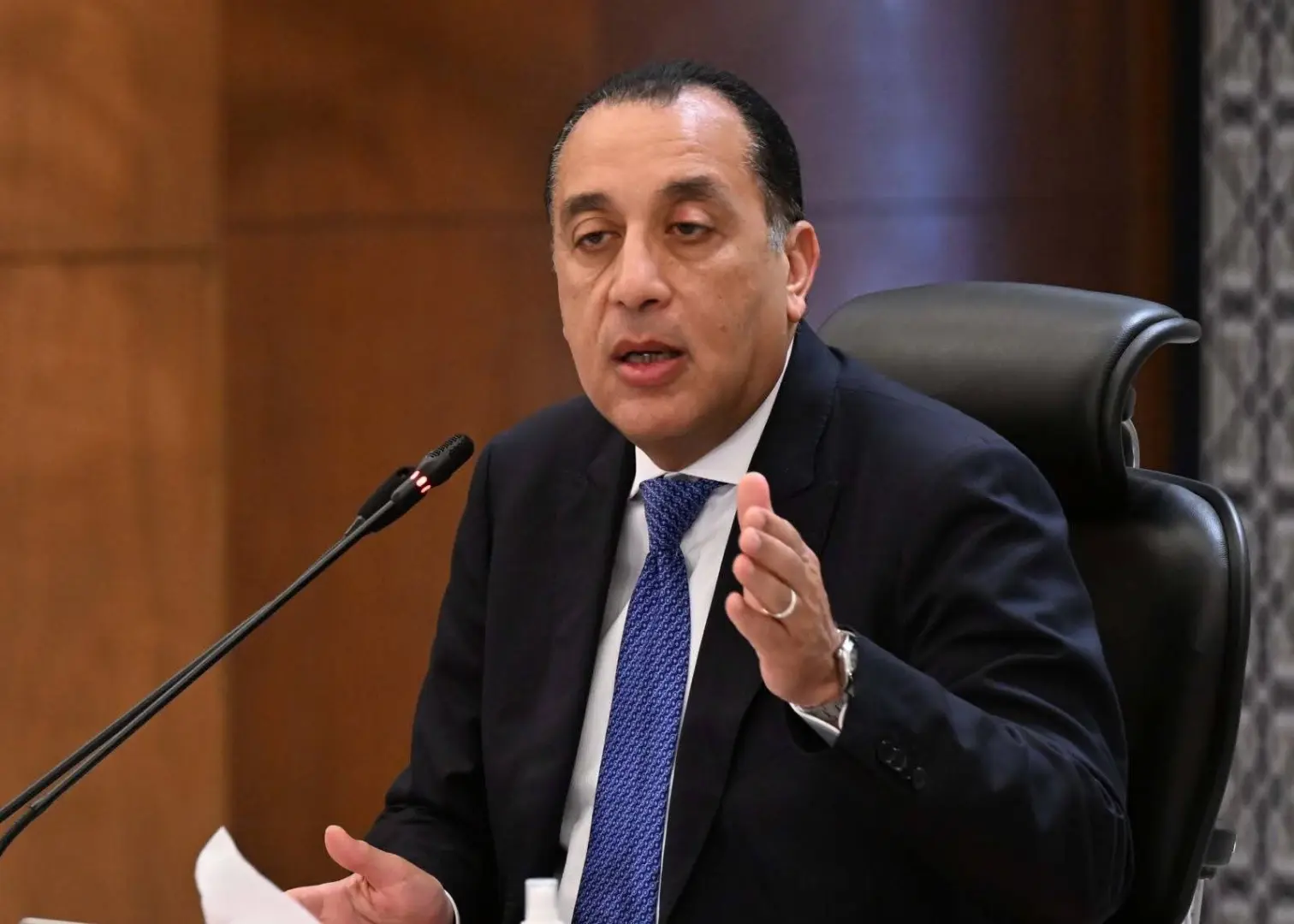 الحكومة بدأت تنفيذتوجيهات  الرئيس بإحالة أية محاولات للتلاعب أو احتكار السلع أو إخفائها إلى النيابة العسكرية