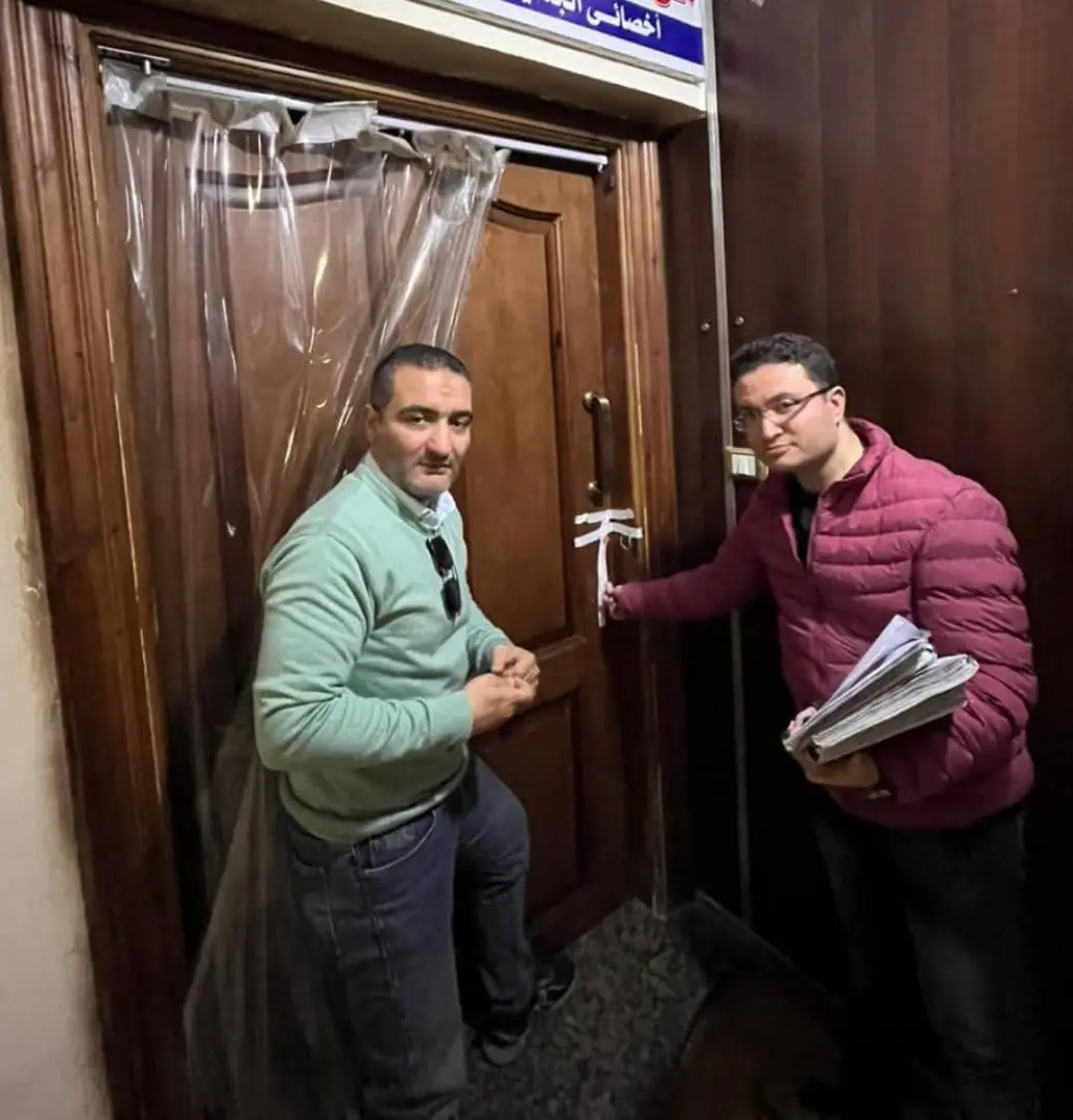ضبط طلبة بكلية الطب يديرون مركزين للجلدية والليزر بدون ترخيص بالمنصورة