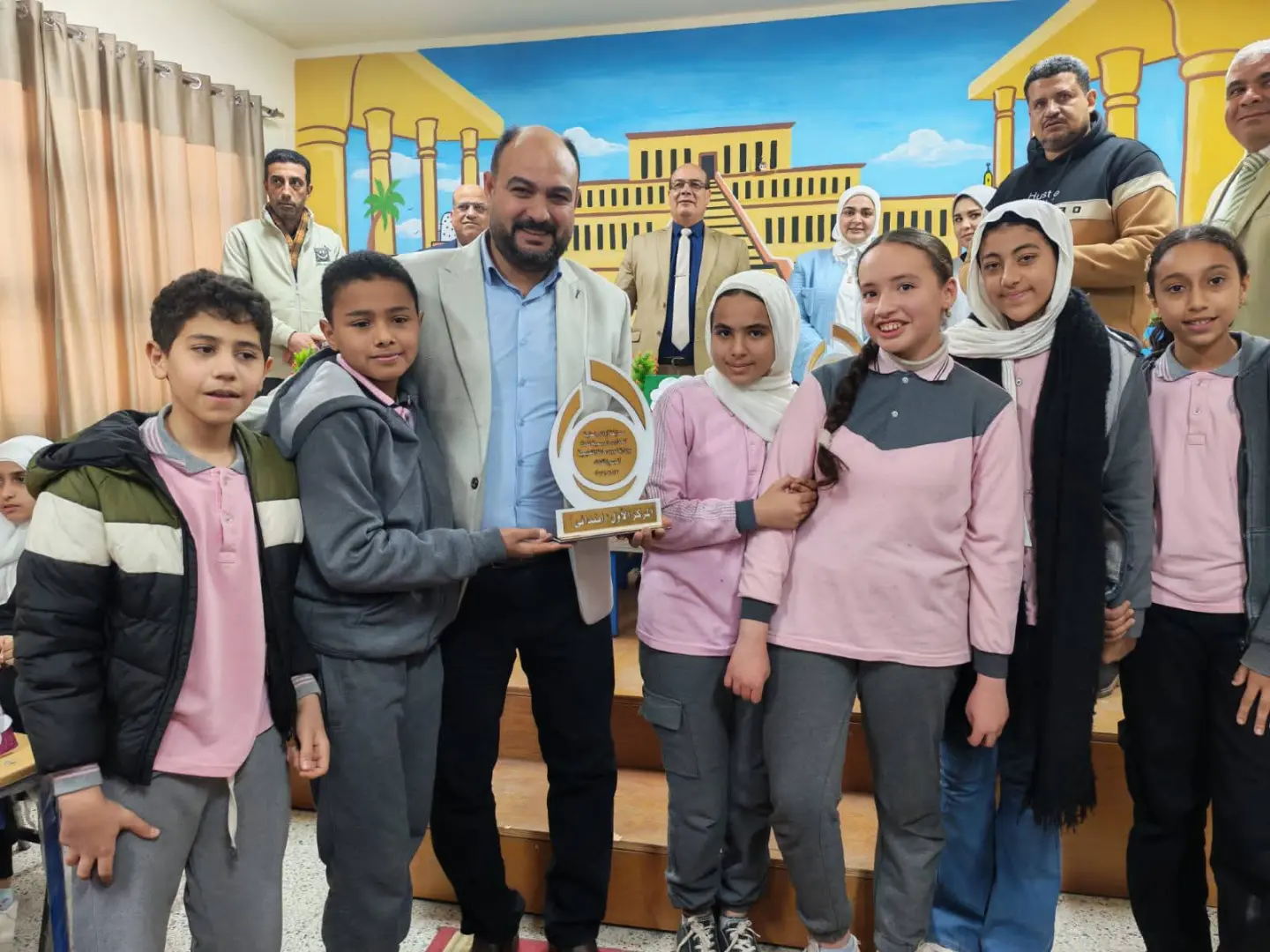 منافسات قوية بمسابقة أوائل الطلبة للمدارس الرسمية لغات بكوم حمادة - 1000268953