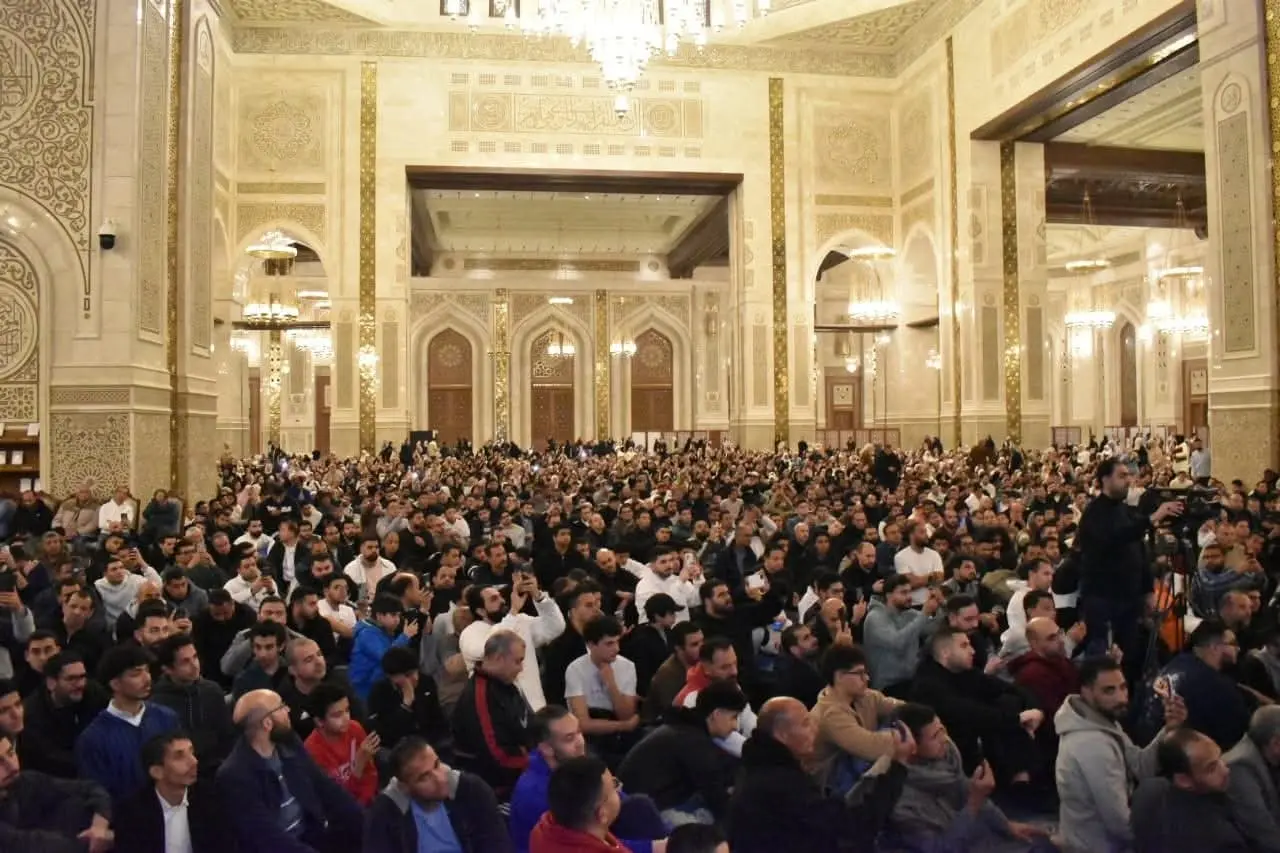 مصطفى حسني: الكلمة الطيبة ومساعدة الآخرين من أعظم القربات إلى الله - 1000270740