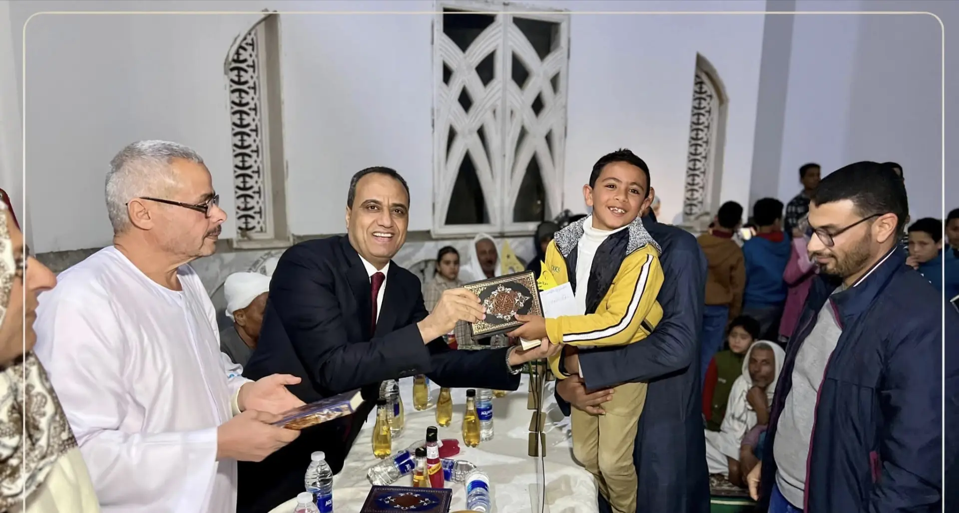 النائب ممدوح جاب الله يكرم حفظة القرآن الكريم بالشوكة الحاجر