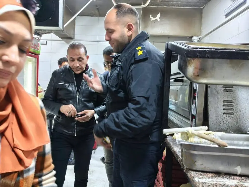 أحياء بورسعيد تتجمل.. تطوير الطرق ..وتكثيف أعمال النظافة ورفع الإشغالات