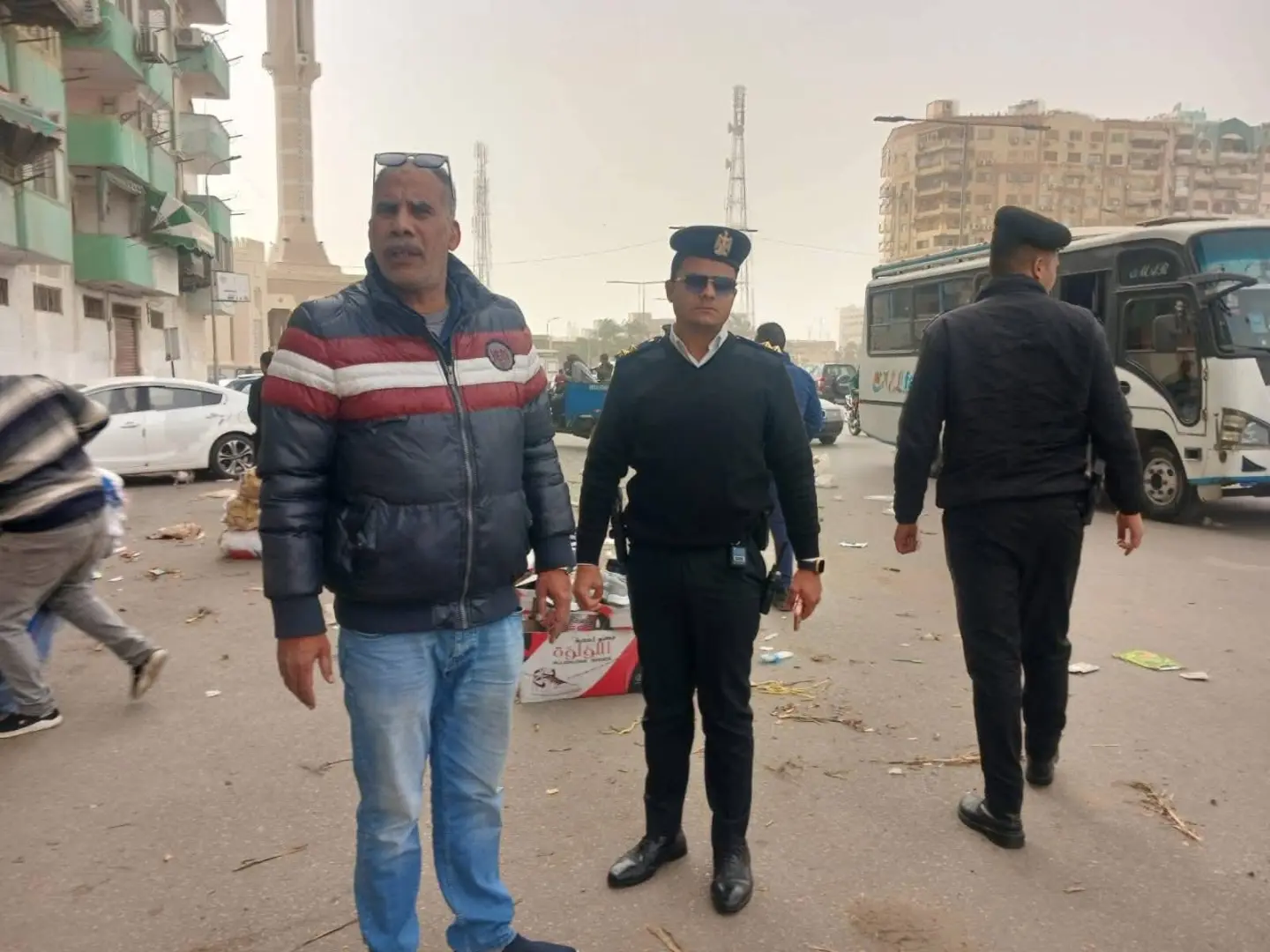 أحياء بورسعيد تتجمل.. تطوير الطرق ..وتكثيف أعمال النظافة ورفع الإشغالات - 1000271340