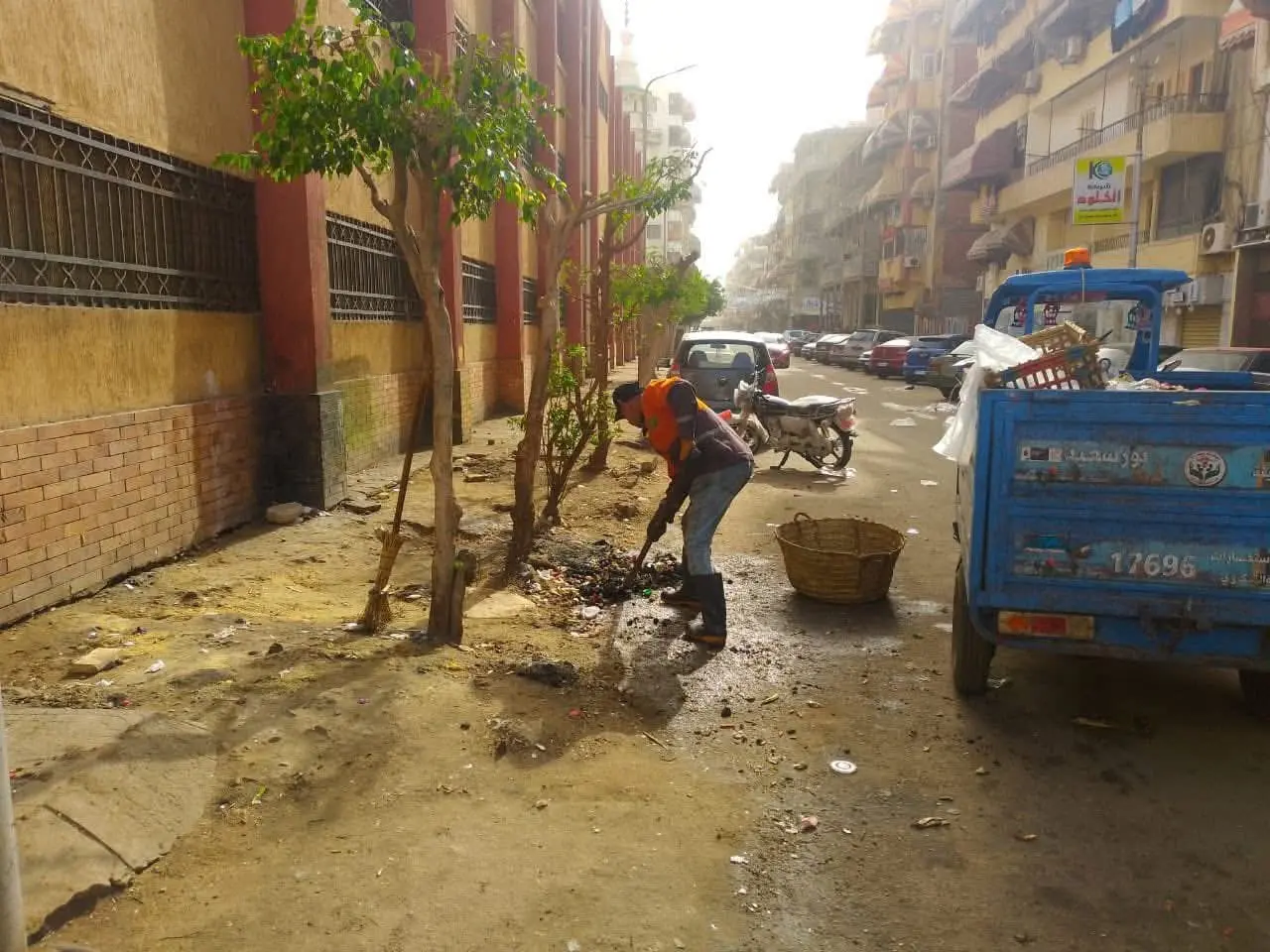 أحياء بورسعيد تتجمل.. تطوير الطرق ..وتكثيف أعمال النظافة ورفع الإشغالات - 1000271348