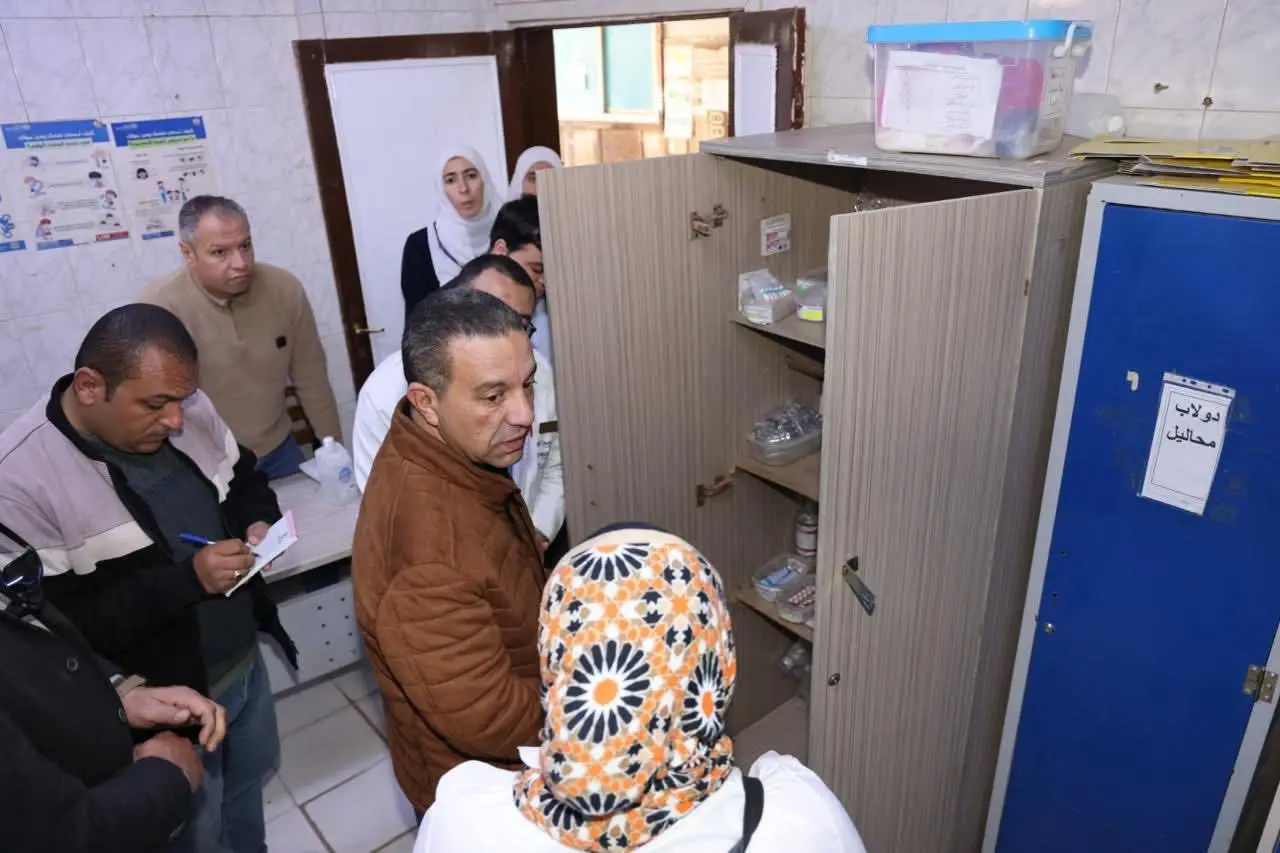 محافظ المنوفية يفاجئ مستشفى الشهداء المركزى..ويتفقد عدداً من الأقسام الطبية - 1000272934