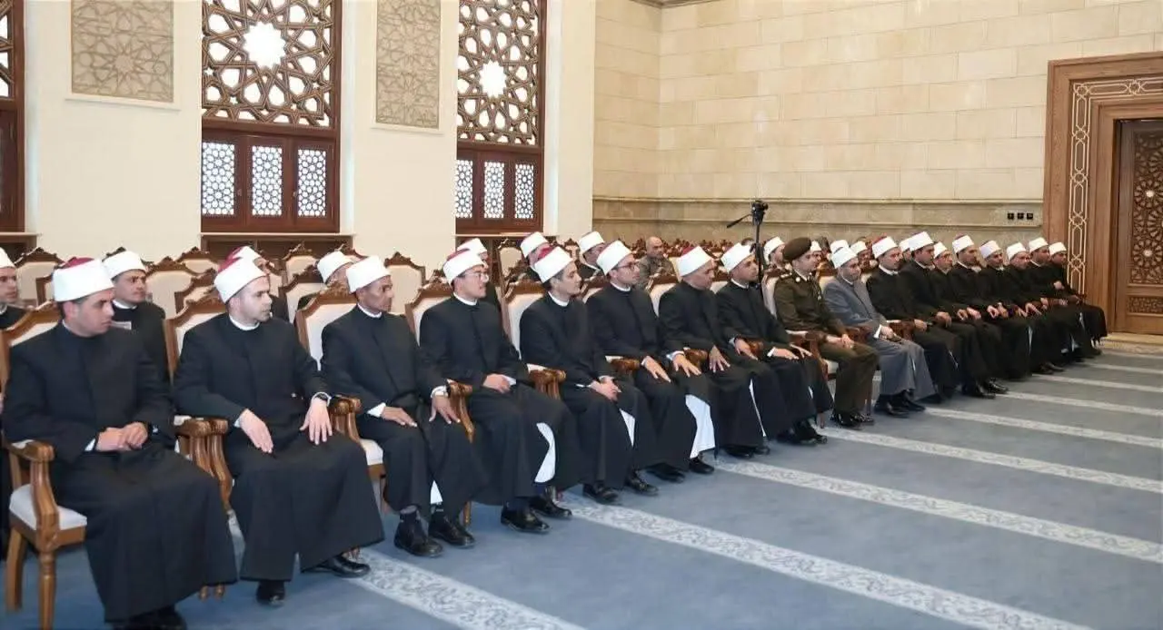 وزير الأوقاف يلتقى حملة الدكتوراه الملتحقين بالأكاديمية العسكرية - 1000273762