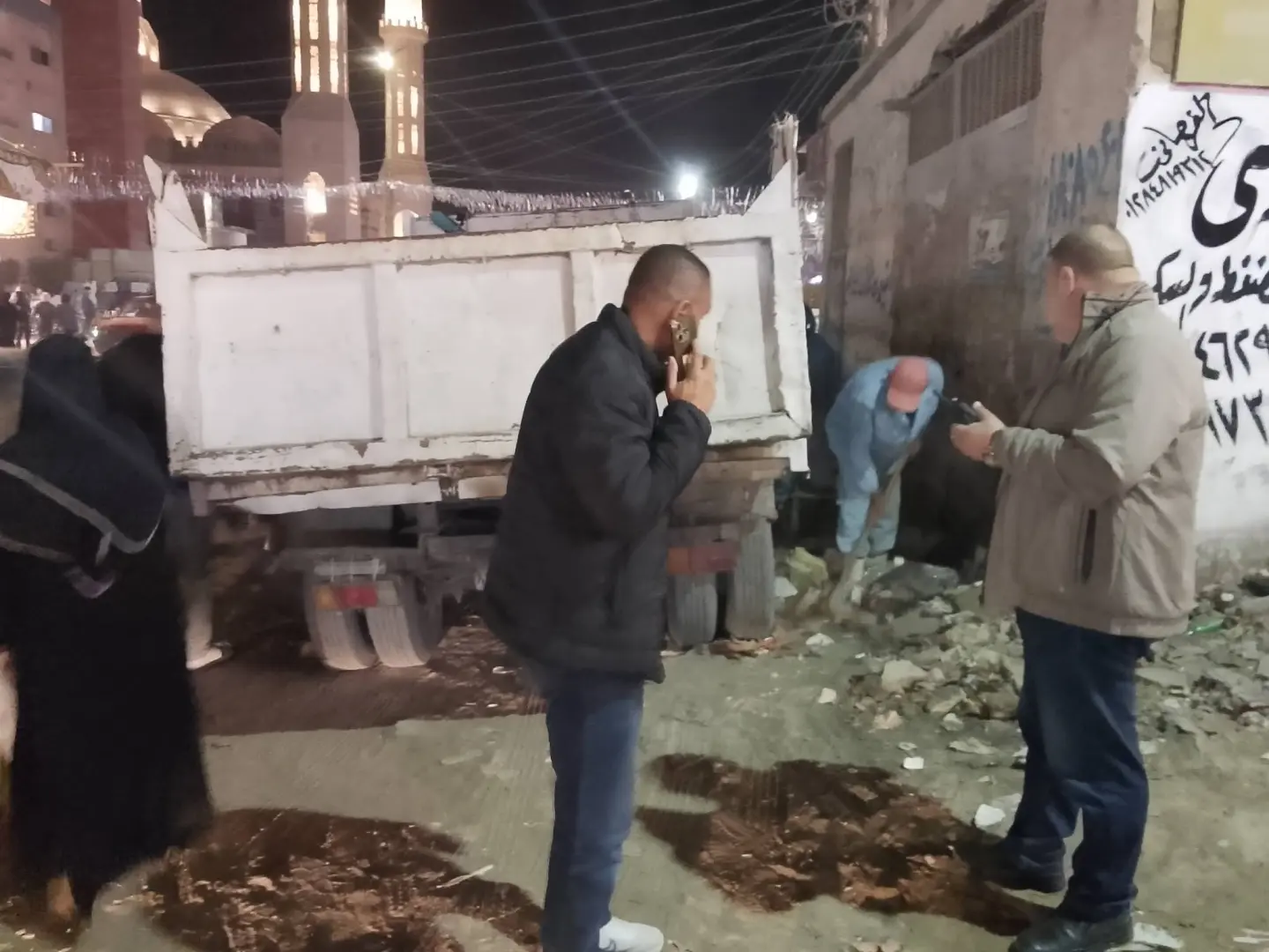 لبيب يقود  حملة ليلية  لترشيد استهلاك الكهرباء ورفع الإشغالات بمدينة بدر - 1000275512