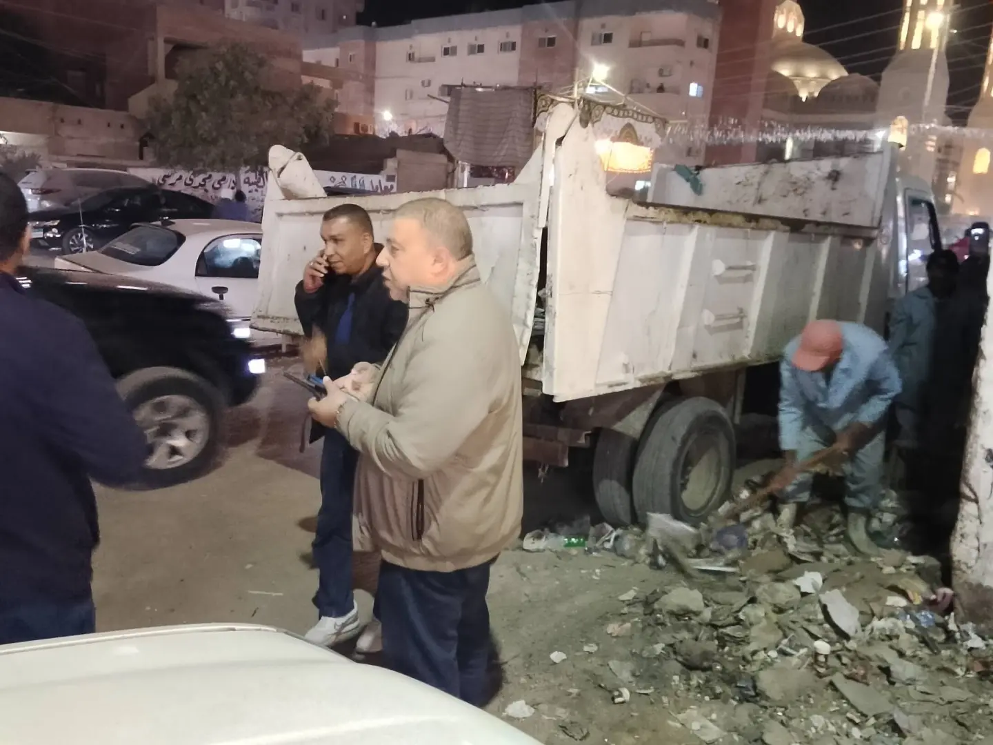 لبيب يقود  حملة ليلية  لترشيد استهلاك الكهرباء ورفع الإشغالات بمدينة بدر - 1000275513