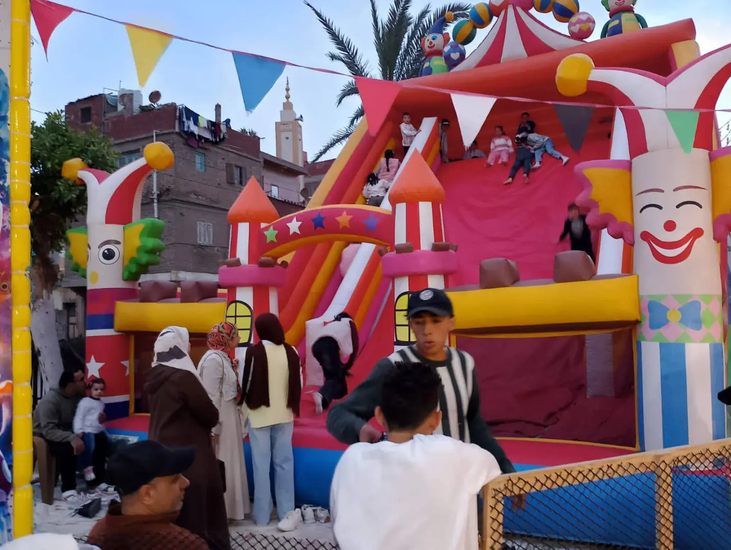 الدقهلية تتزين في ثاني أيام عيد الفطر… والمحافظ  يؤكد على متابعة توفير الخدمات للمواطنين