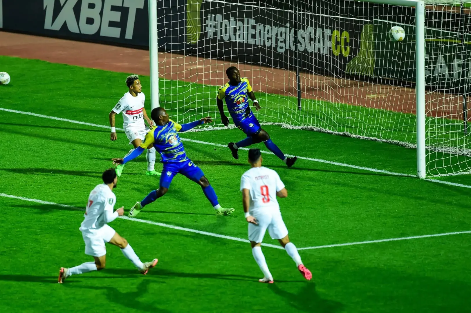 جماهير الزمالك الوفية..عبرت بالفريق إلى نصف نهائى الكونفدرالية - 1000277610