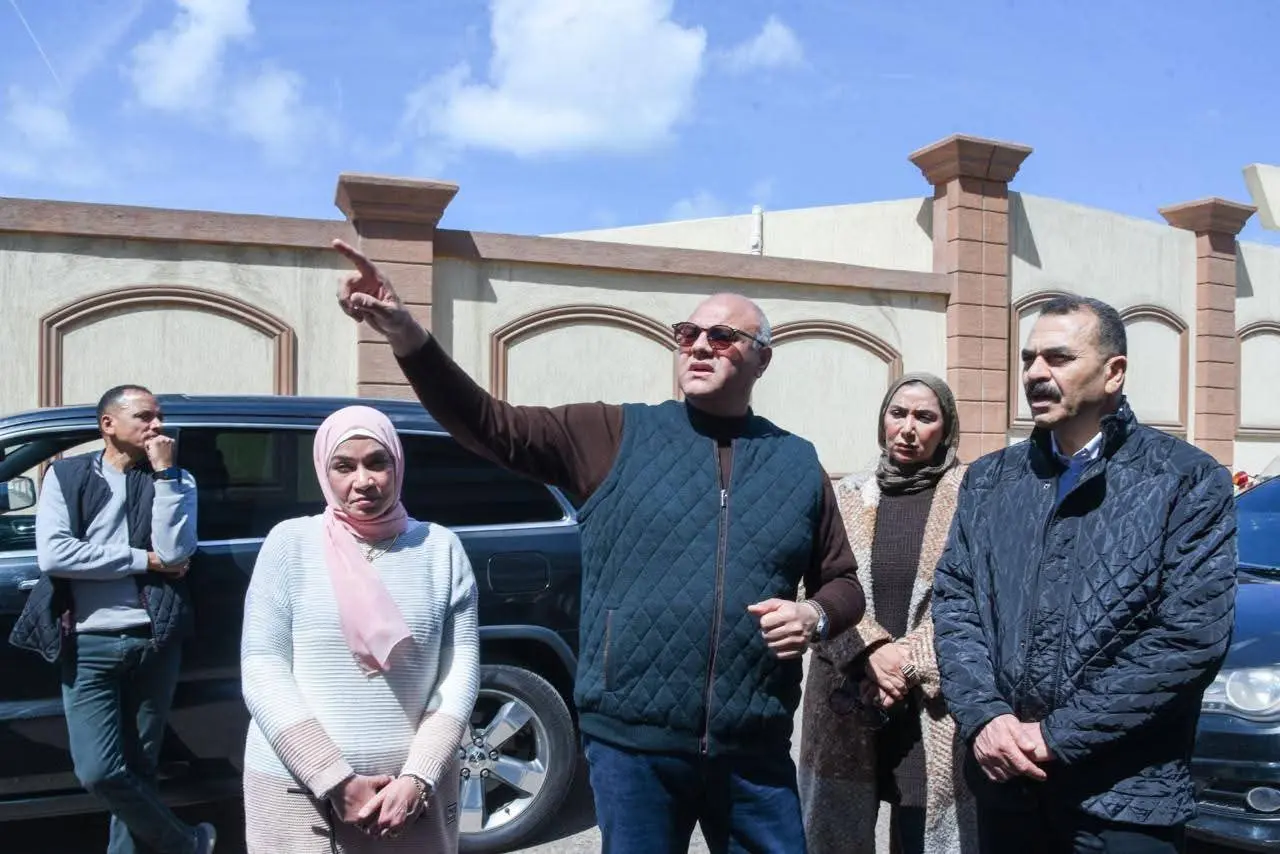 محافظ الاسكندرية : دراسة فتح محاور مرورية عرضية جديدة لتخفيف التكدسات المرورية - 1000277650