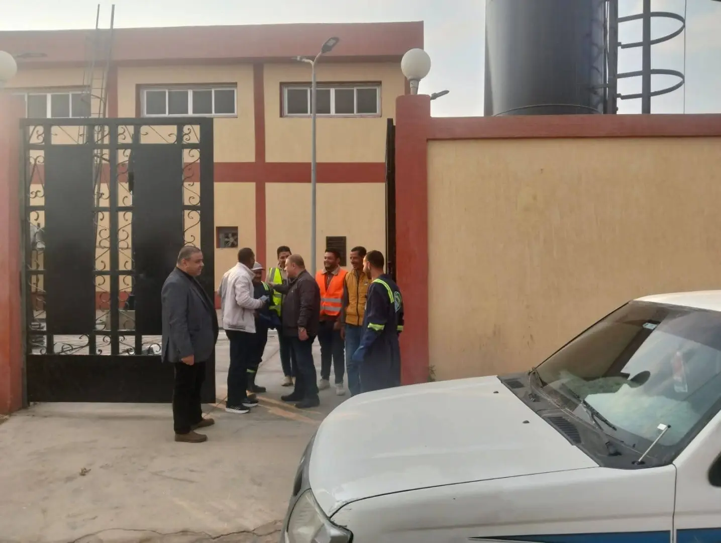 رئيس مدينة بدر يتفقد محطات الصرف الصحي والمعالجة  استعدادًا للأمطار - 1000279324