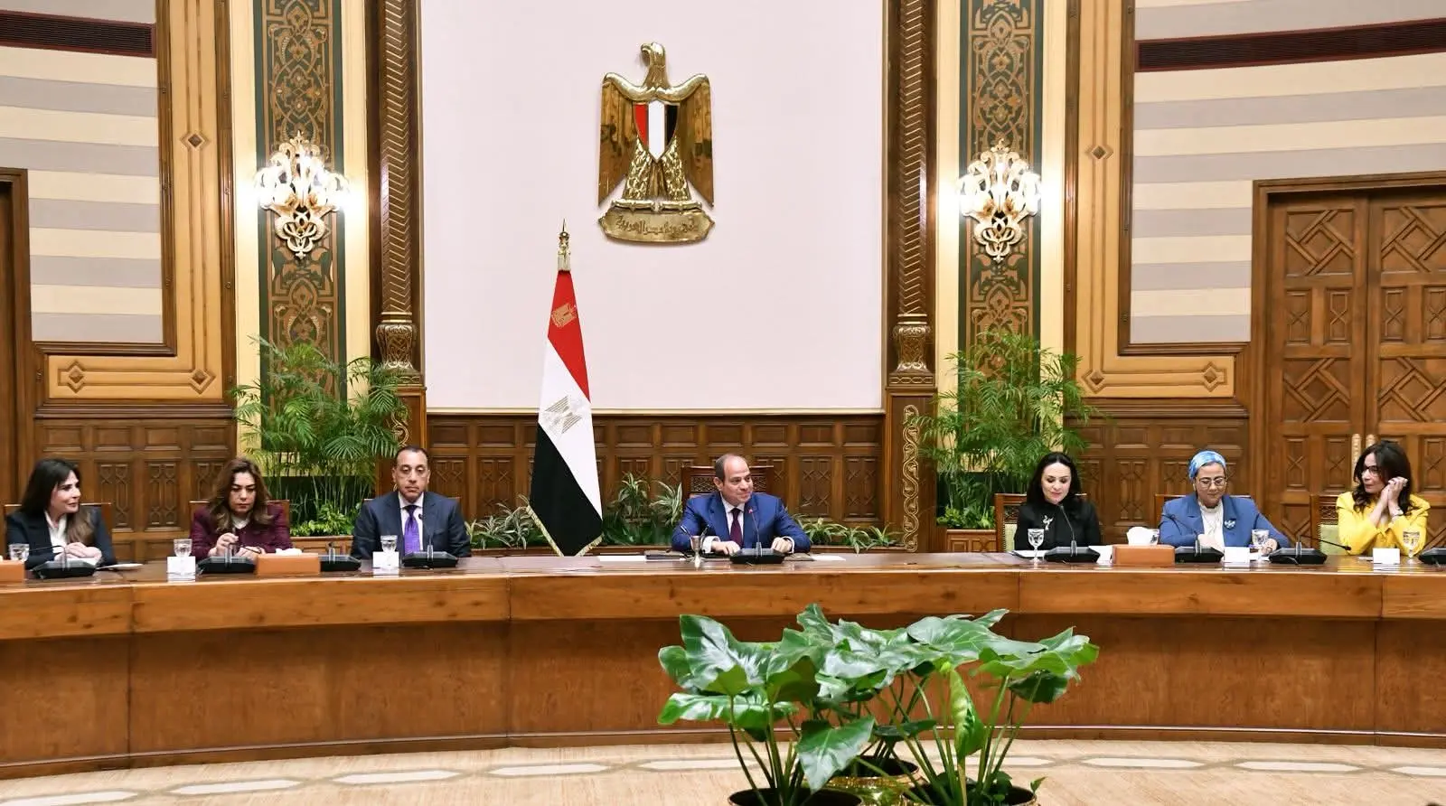 الرئيس السيسى: الأم المصرية.. أيقونة حضارتنا - 1000280032