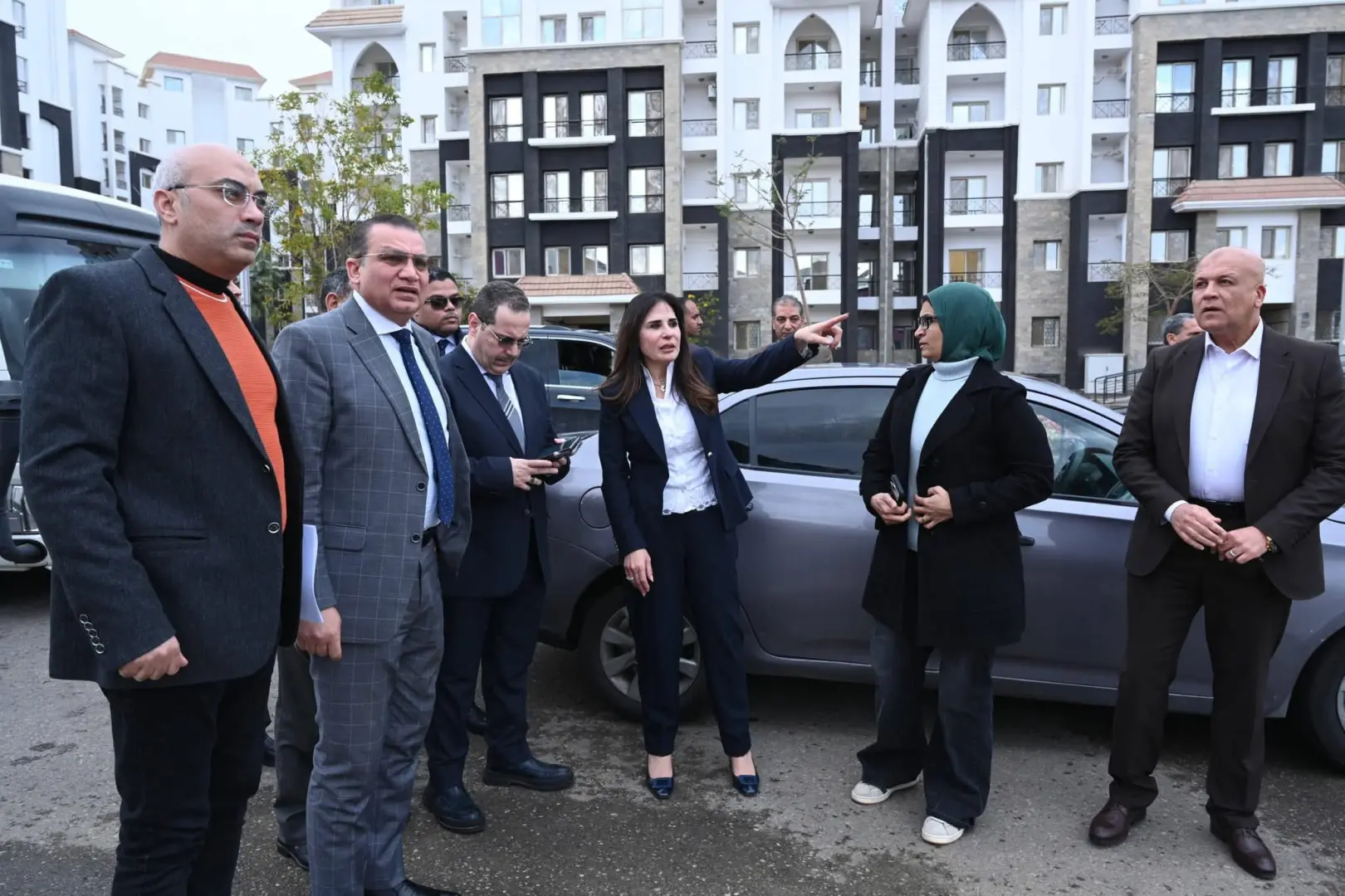 وزيرة الإسكان تتابع موقف الخدمات بالحي السكني الثالث "R3" بالعاصمة الجديدة - 1000280085