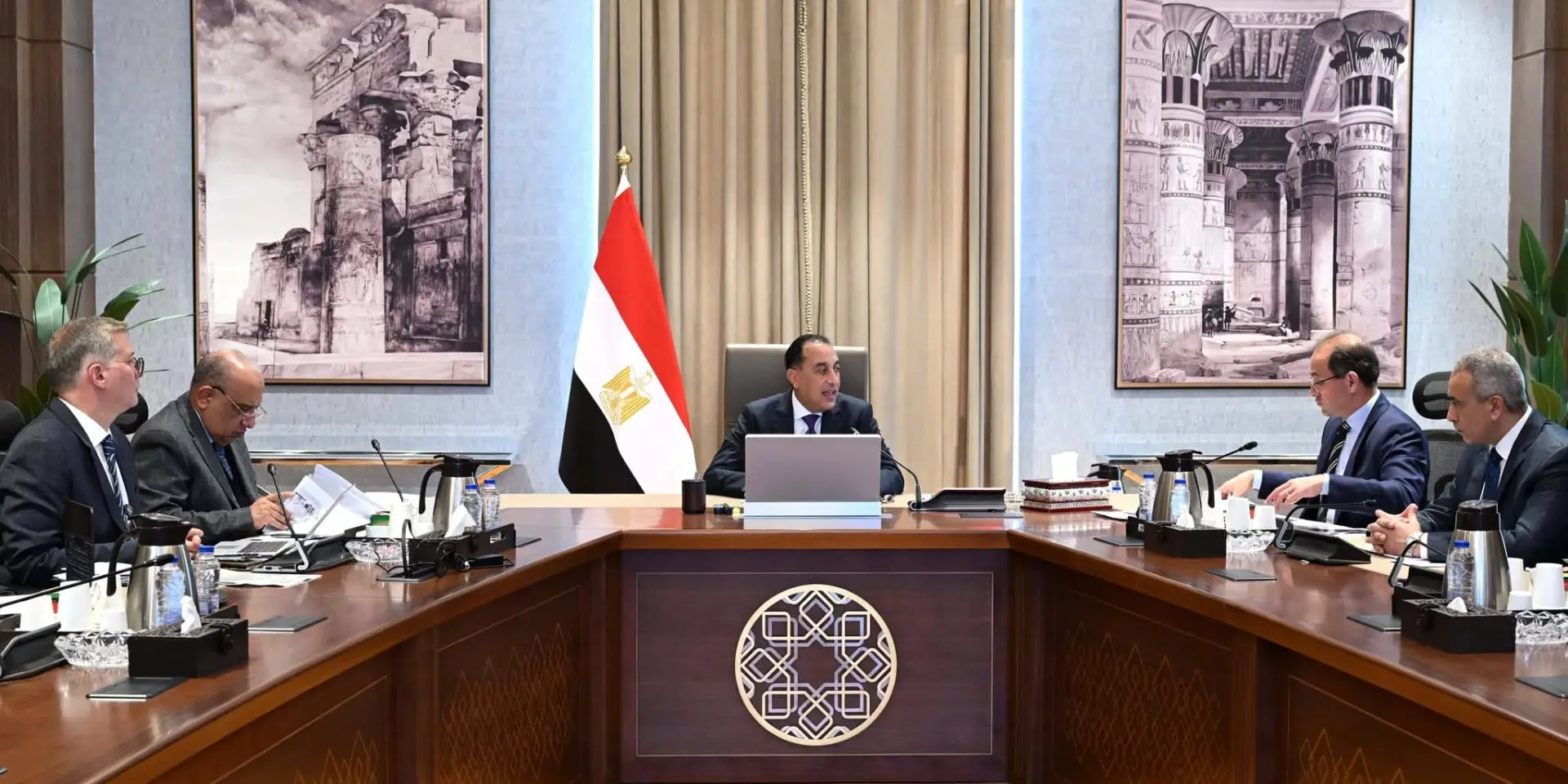 رئيس الوزراء يتابع إجراءات ترشيد استهلاك المواد البترولية والكهرباء - 1000280358