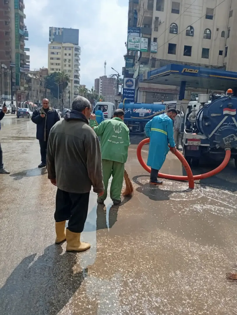 محافظ الغربية يتابع جهود رفع تجمعات مياه الأمطار ويشيد بفرق العمل الميدانية - 1000281125