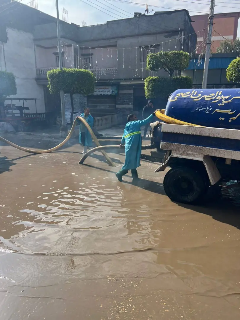 محافظ الغربية يتابع جهود رفع تجمعات مياه الأمطار ويشيد بفرق العمل الميدانية - 1000281127