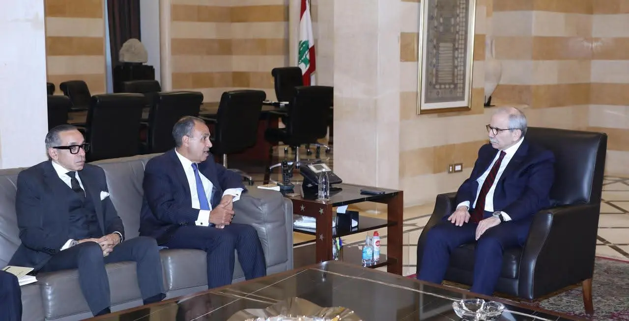 وزير الخارجية يجري مباحثات مع رئيس مجلس الوزراء اللبناني في بيروت