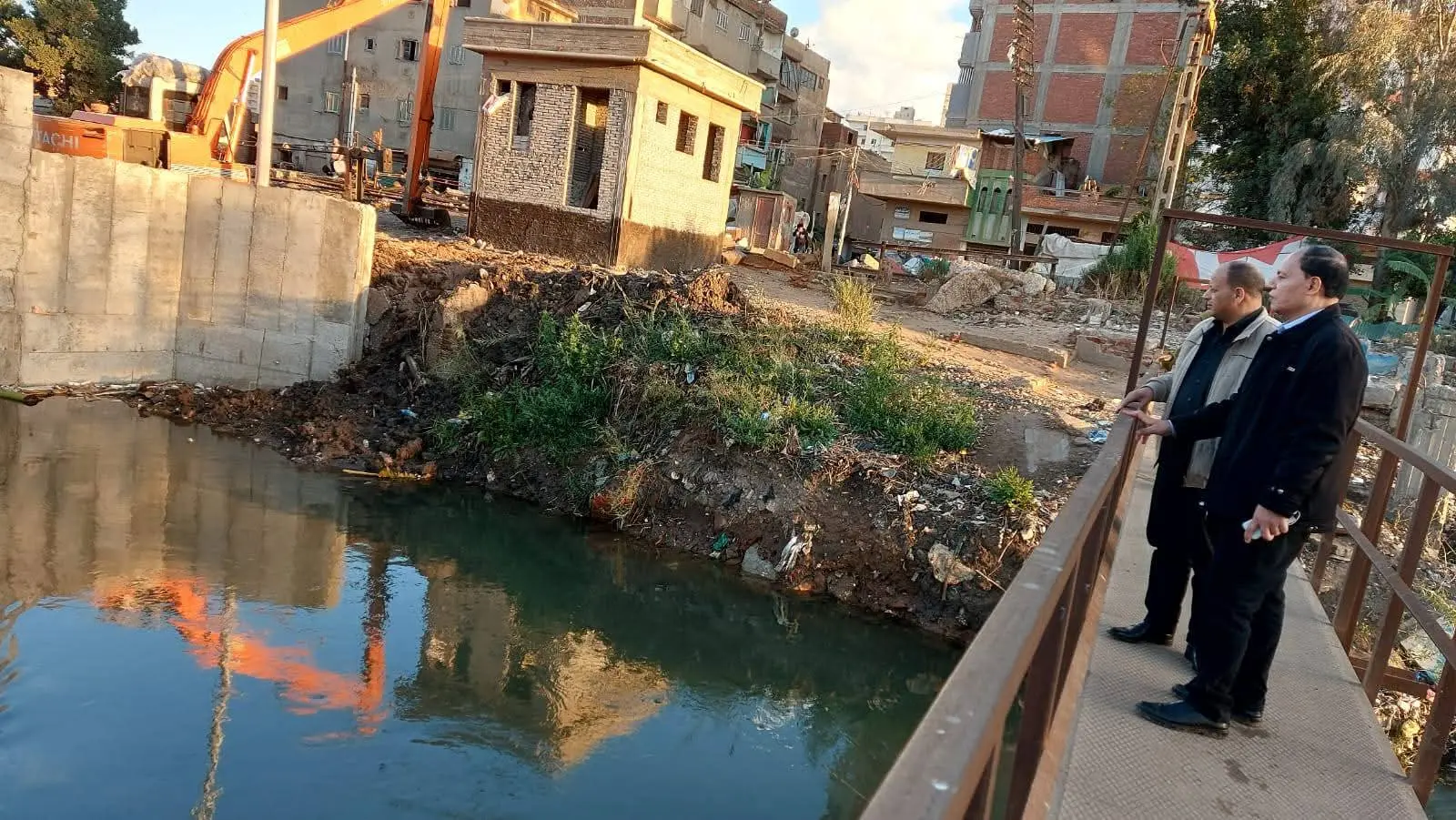محافظ الدقهلية يتابع انتهاء أعمال تطهير ترعة الساحل أسفل وبمحاذاة كوبري معلة بطلخا - 1000281251