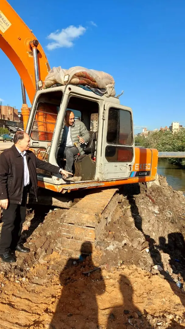 محافظ الدقهلية يتابع انتهاء أعمال تطهير ترعة الساحل أسفل وبمحاذاة كوبري معلة بطلخا - 1000281252