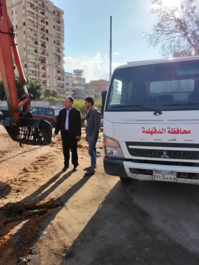 محافظ الدقهلية يتابع انتهاء أعمال تطهير ترعة الساحل أسفل وبمحاذاة كوبري معلة بطلخا