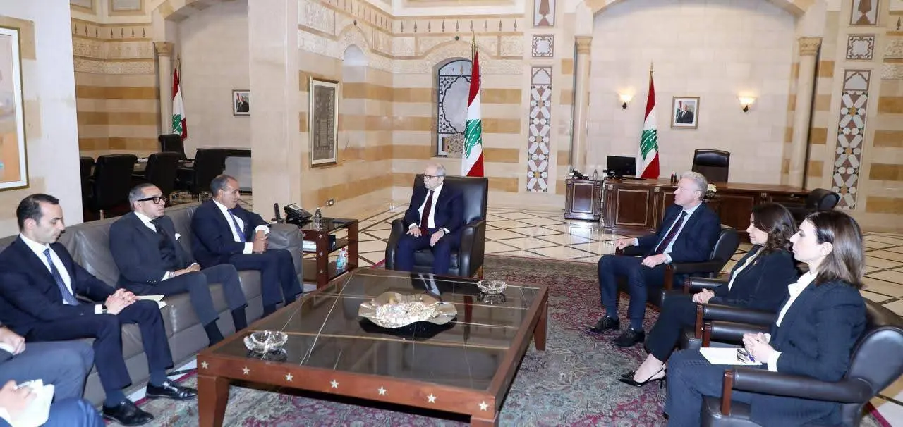 وزير الخارجية يجري مباحثات مع رئيس مجلس الوزراء اللبناني في بيروت - 1000281363