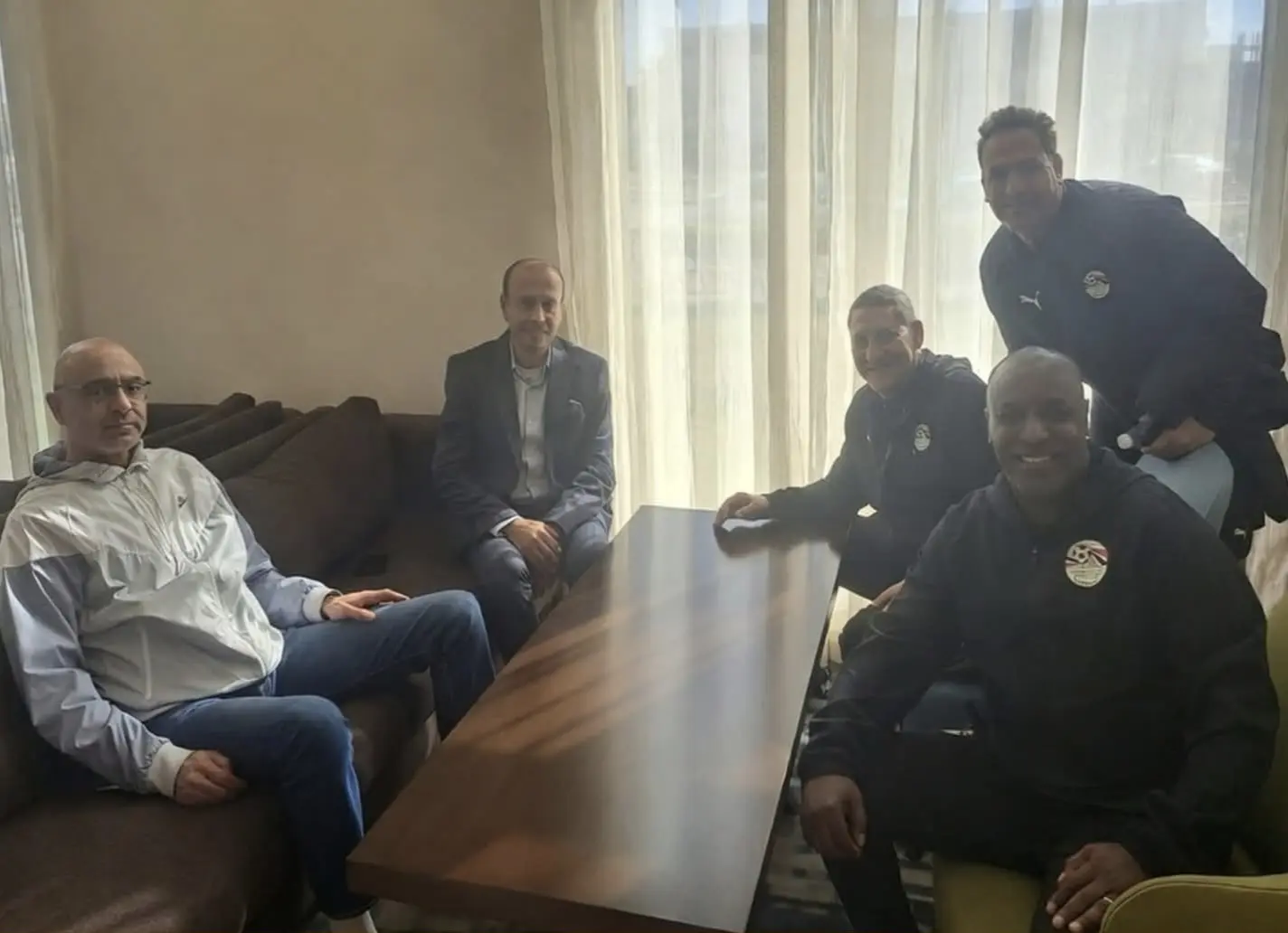 قنصل مصر يزور بعثة منتخب الناشئين بليبيا.. والفراعنة بالزي الأبيض أمام تونس - 1000281486 1