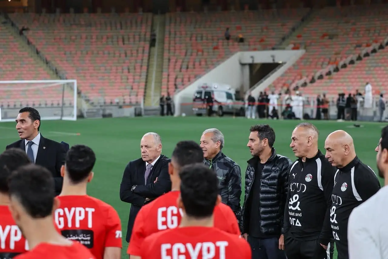 منتخب مصر يختتم تدريباته لمواجهة السعودية غداً.. ووزير الرياضة يجتمع باللاعبين - 1000281512