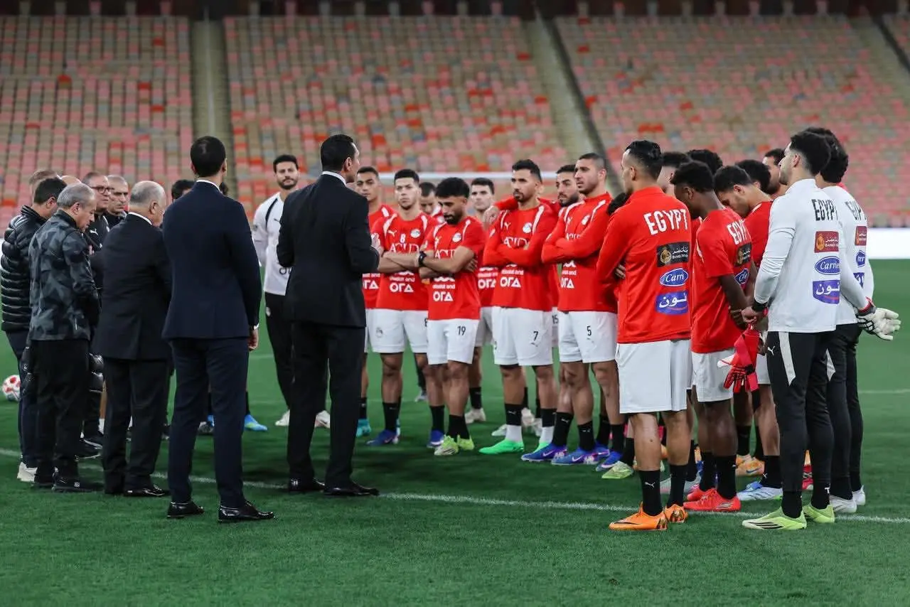 منتخب مصر يختتم تدريباته لمواجهة السعودية غداً.. ووزير الرياضة يجتمع باللاعبين - 1000281514
