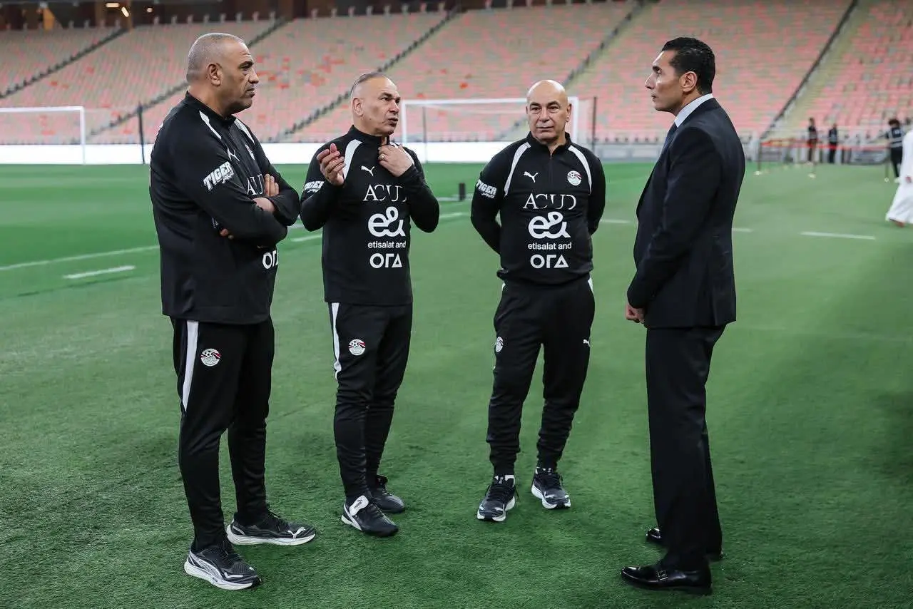 منتخب مصر يختتم تدريباته لمواجهة السعودية غداً.. ووزير الرياضة يجتمع باللاعبين - 1000281515