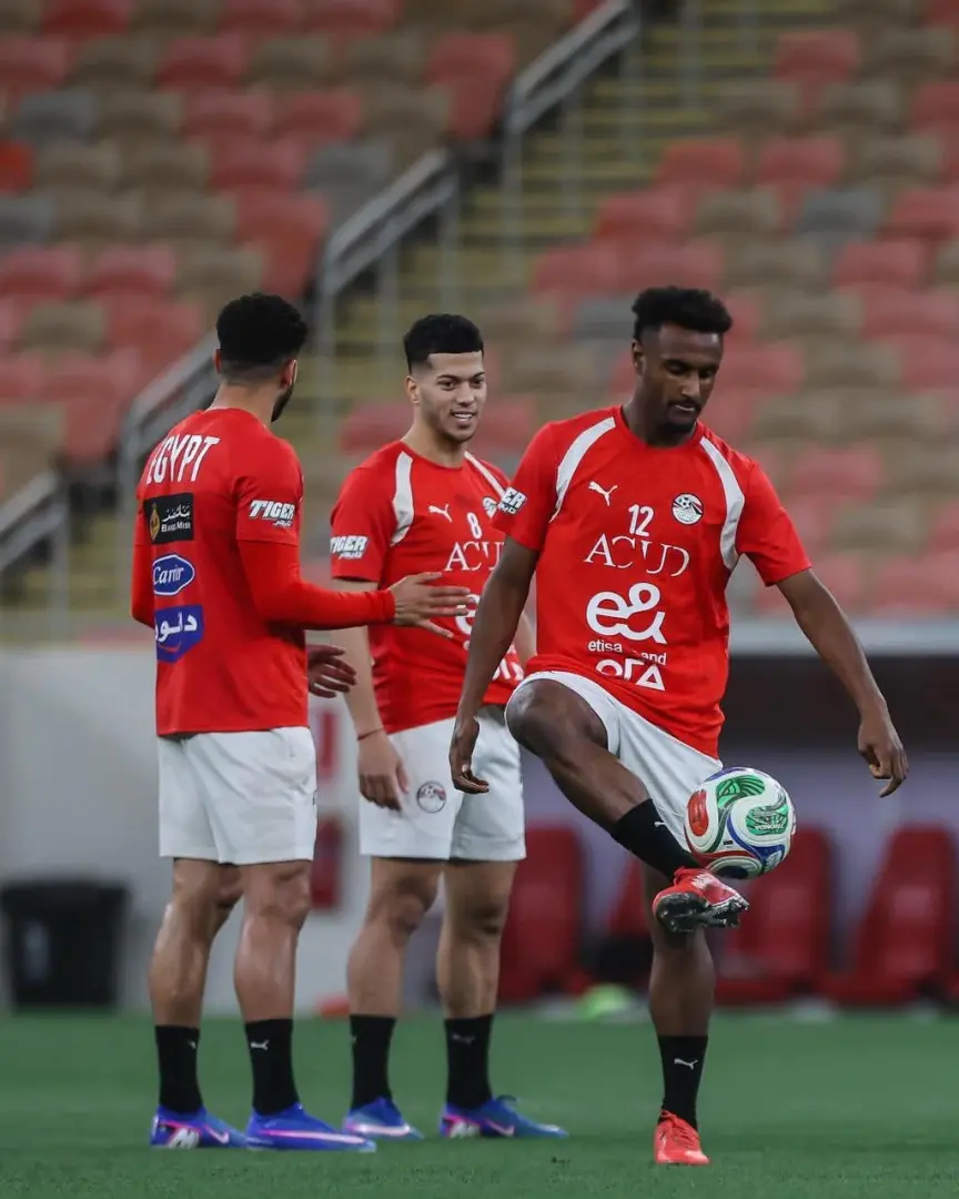 منتخب مصر يختتم تدريباته لمواجهة السعودية غداً.. ووزير الرياضة يجتمع باللاعبين - 1000281519