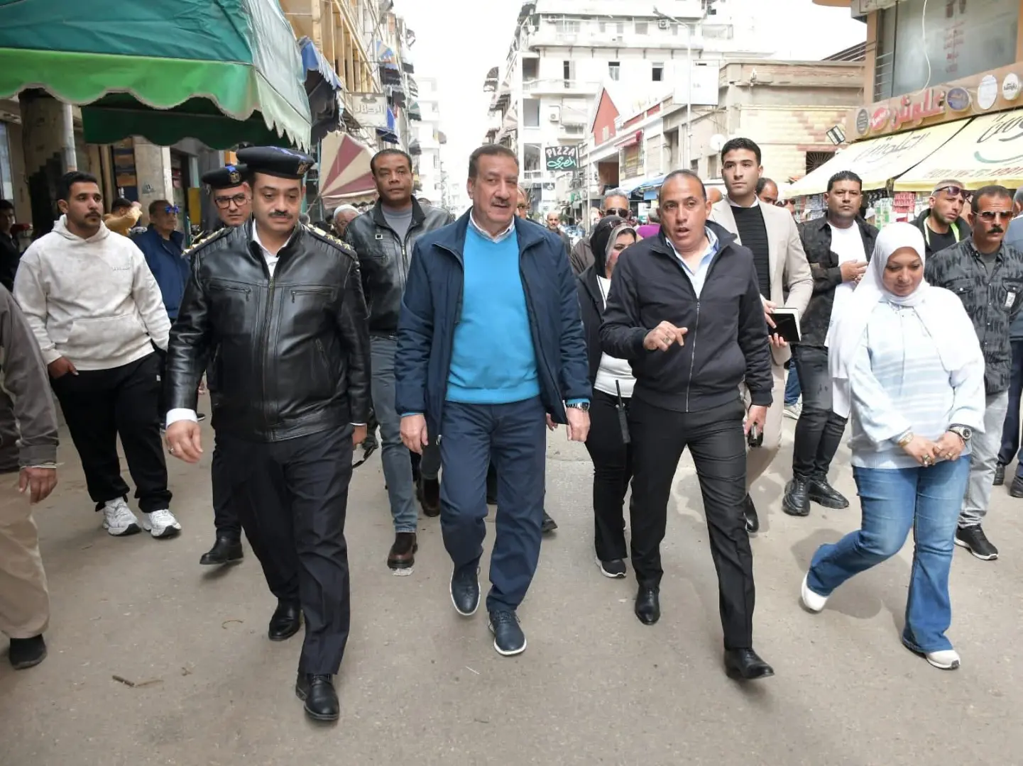 محافظ بورسعيد يفاجئ منطقة "البازار القديم" .. و يشدد على استمرار إزالة الإشغالات وتكثيف النظافة