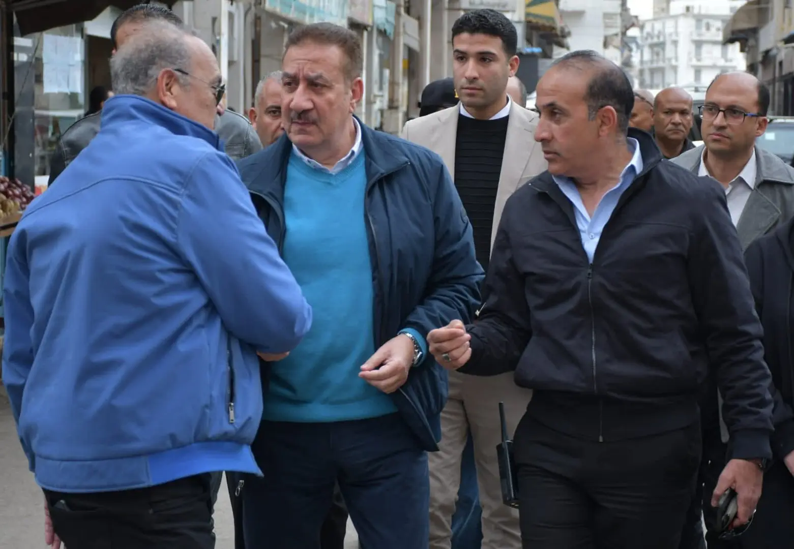 محافظ بورسعيد يفاجئ منطقة "البازار القديم" .. و يشدد على استمرار إزالة الإشغالات وتكثيف النظافة - 1000281938
