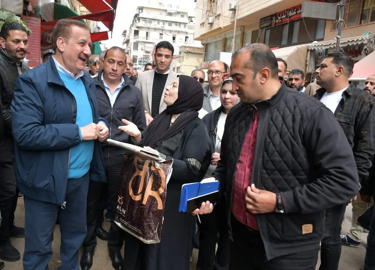 محافظ بورسعيد يفاجئ منطقة "البازار القديم" .. و يشدد على استمرار إزالة الإشغالات وتكثيف النظافة - 1000281939
